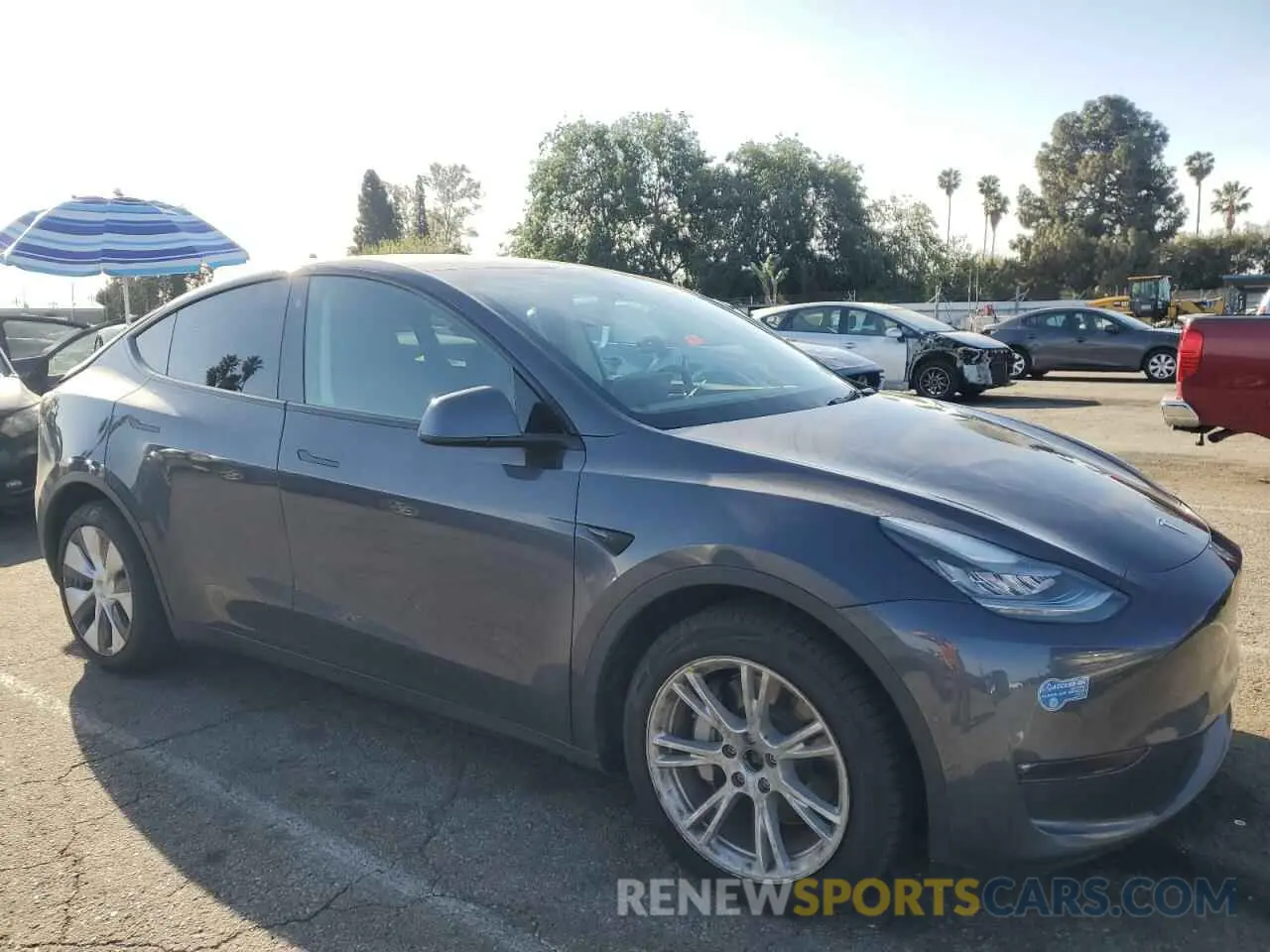 4 fotografías del automóvil dañado 5YJYGDEE3MF161542 TESLA MODEL Y 2021