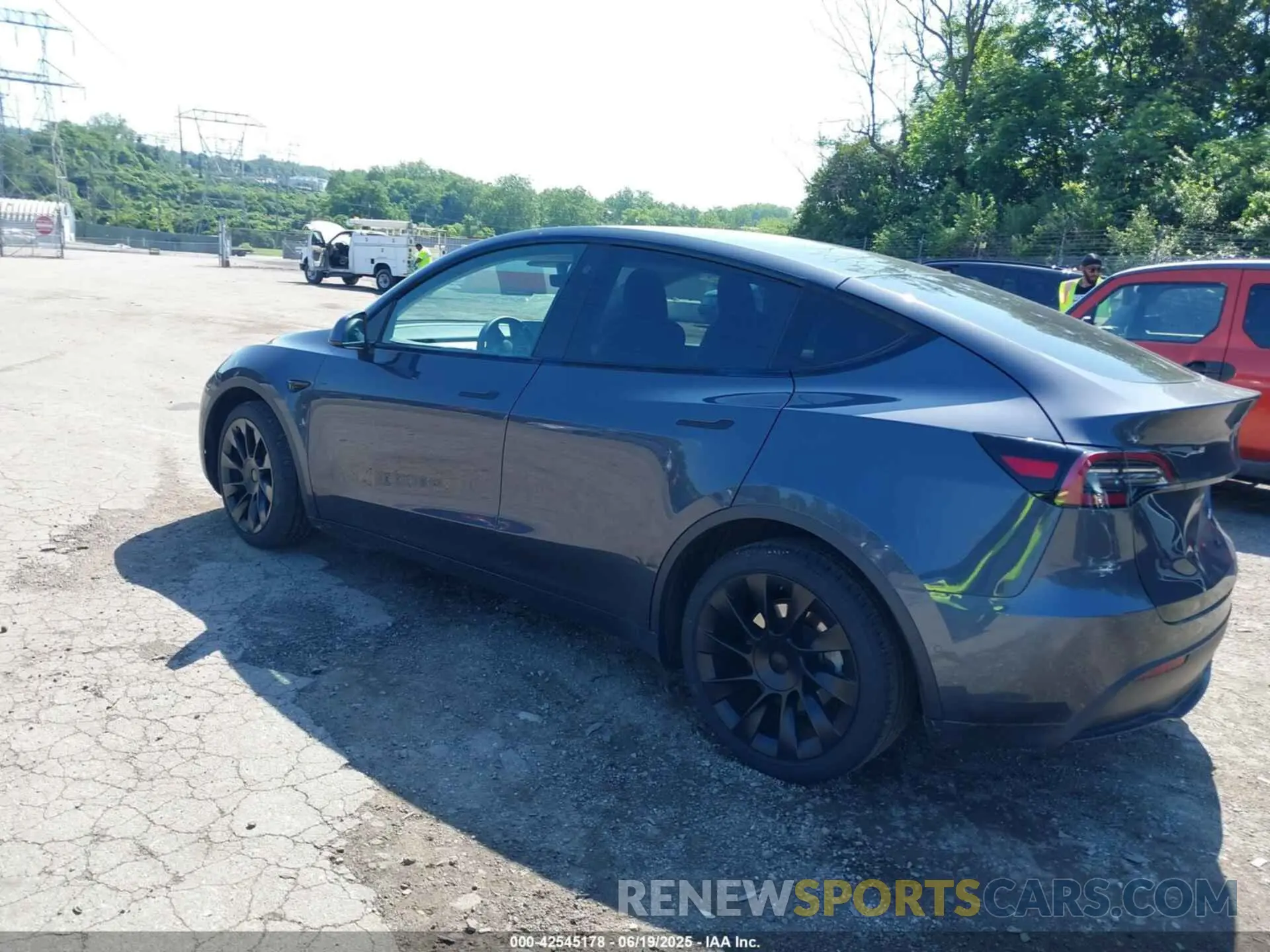 3 fotografías del automóvil dañado 5YJYGDEE3MF192001 TESLA MODEL Y 2021