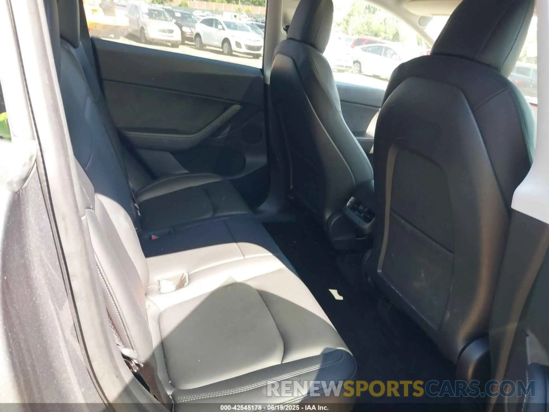 8 fotografías del automóvil dañado 5YJYGDEE3MF192001 TESLA MODEL Y 2021
