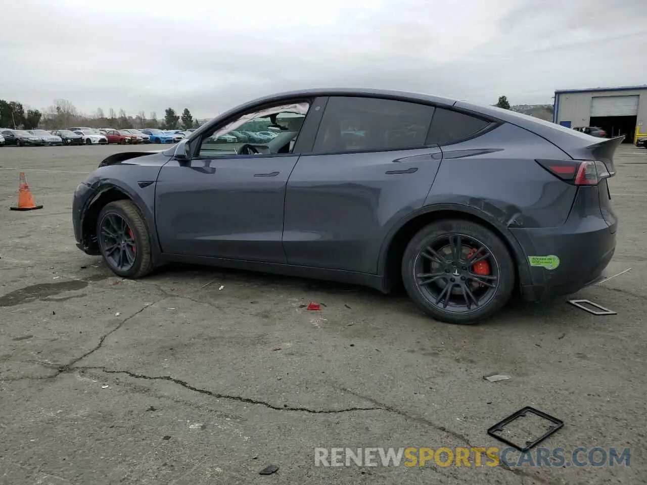 2 fotografías del automóvil dañado 5YJYGDEE3MF195786 TESLA MODEL Y 2021