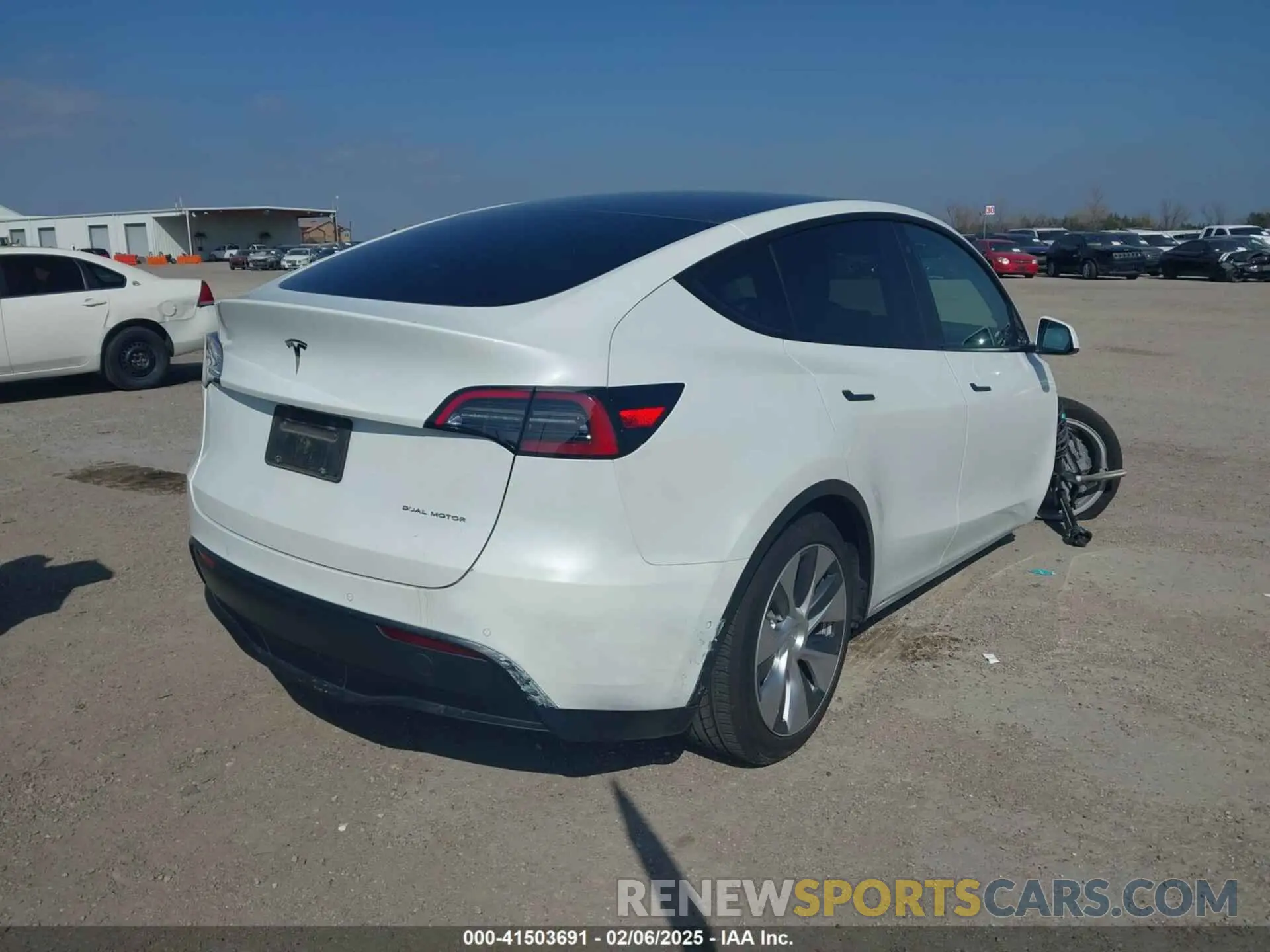 4 fotografías del automóvil dañado 5YJYGDEE3MF259793 TESLA MODEL Y 2021