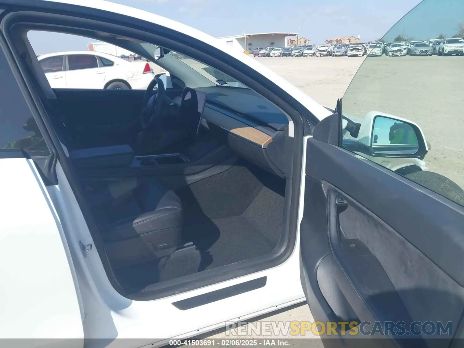 5 fotografías del automóvil dañado 5YJYGDEE3MF259793 TESLA MODEL Y 2021