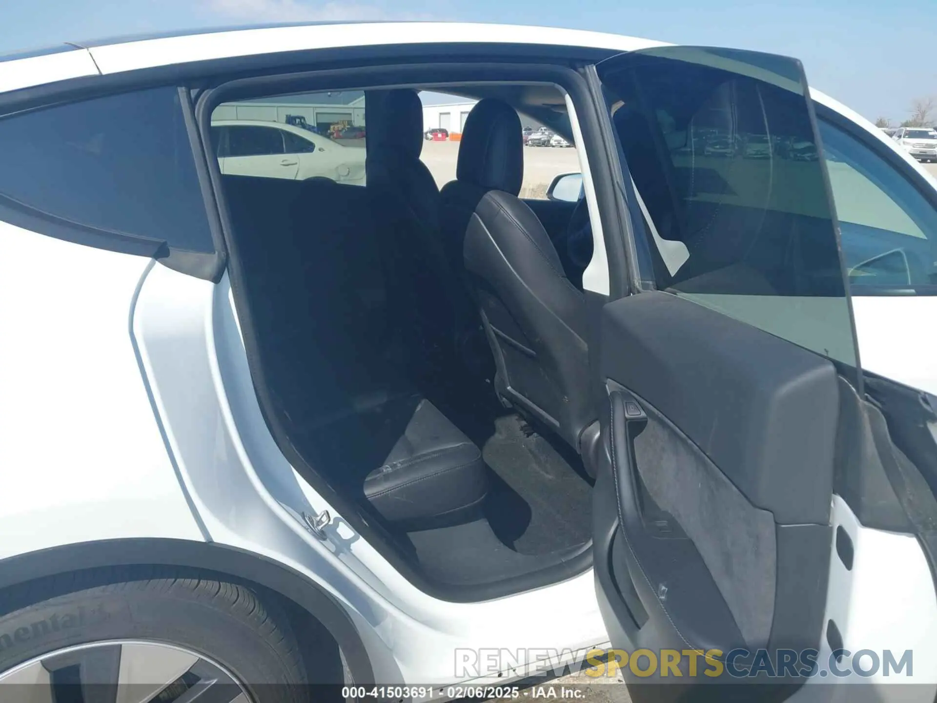 8 fotografías del automóvil dañado 5YJYGDEE3MF259793 TESLA MODEL Y 2021