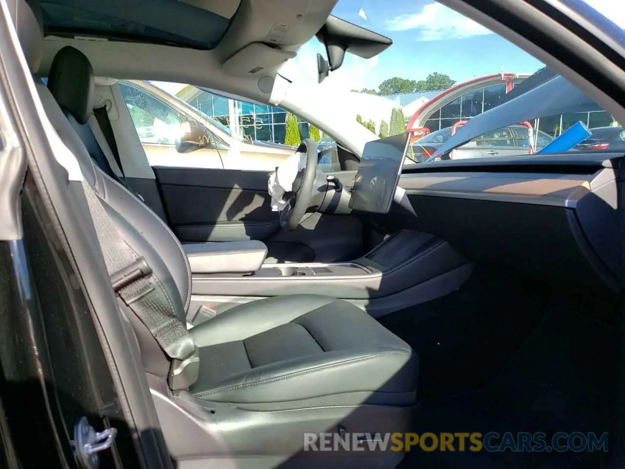 5 fotografías del automóvil dañado 5YJYGDEE3MF260247 TESLA MODEL Y 2021