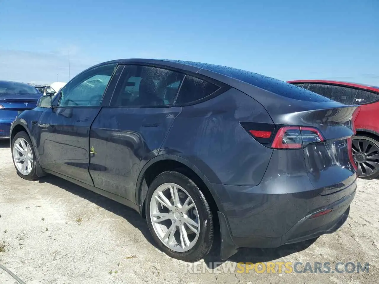 2 fotografías del automóvil dañado 5YJYGDEE3MF278330 TESLA MODEL Y 2021