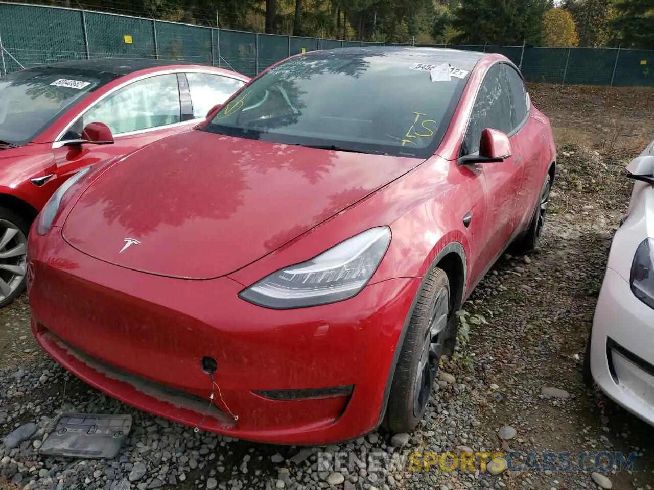 2 fotografías del automóvil dañado 5YJYGDEE3MF297847 TESLA MODEL Y 2021