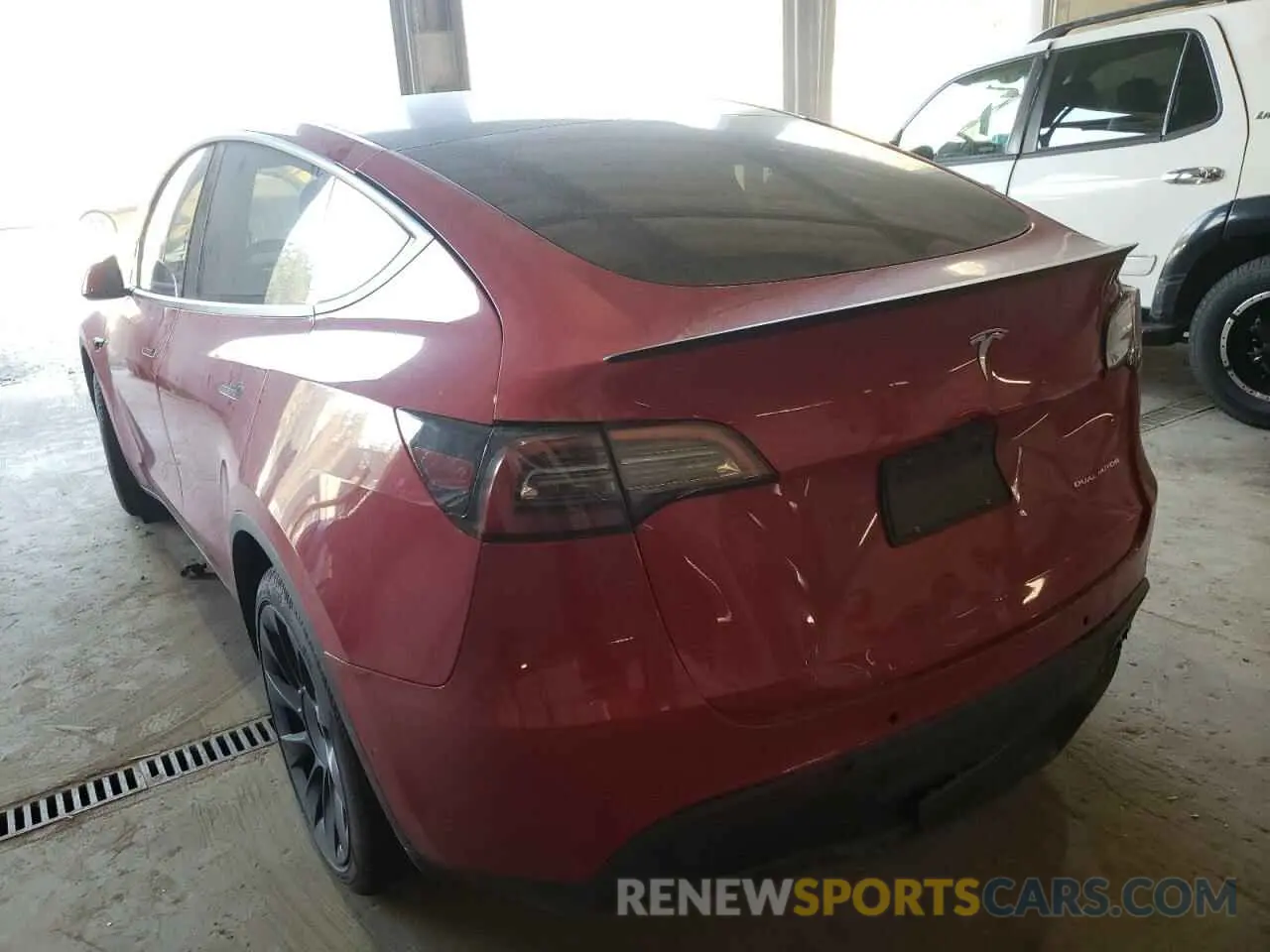 3 fotografías del automóvil dañado 5YJYGDEE3MF297847 TESLA MODEL Y 2021