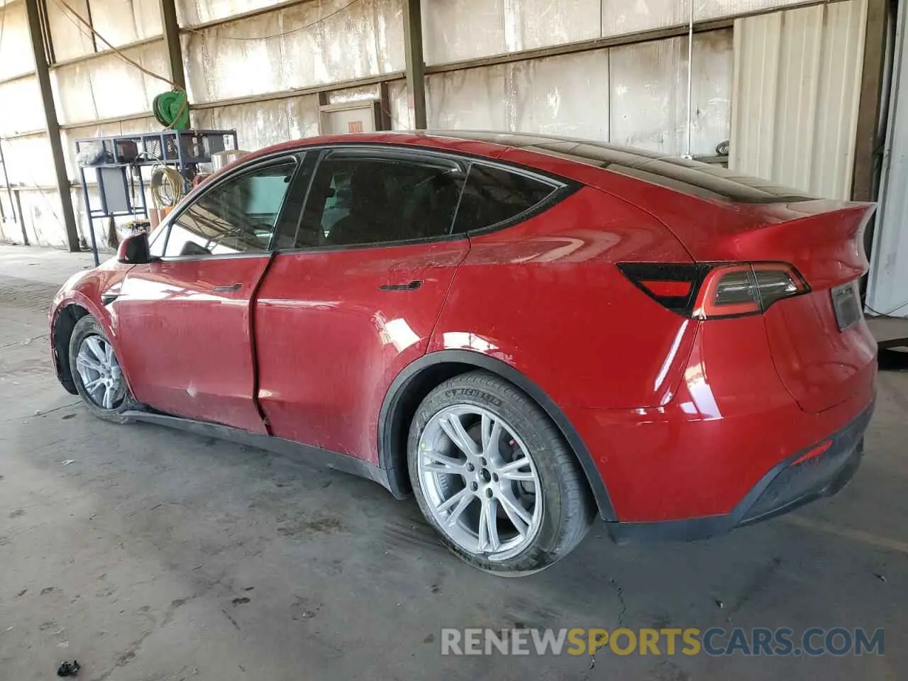 2 fotografías del automóvil dañado 5YJYGDEE4MF075690 TESLA MODEL Y 2021