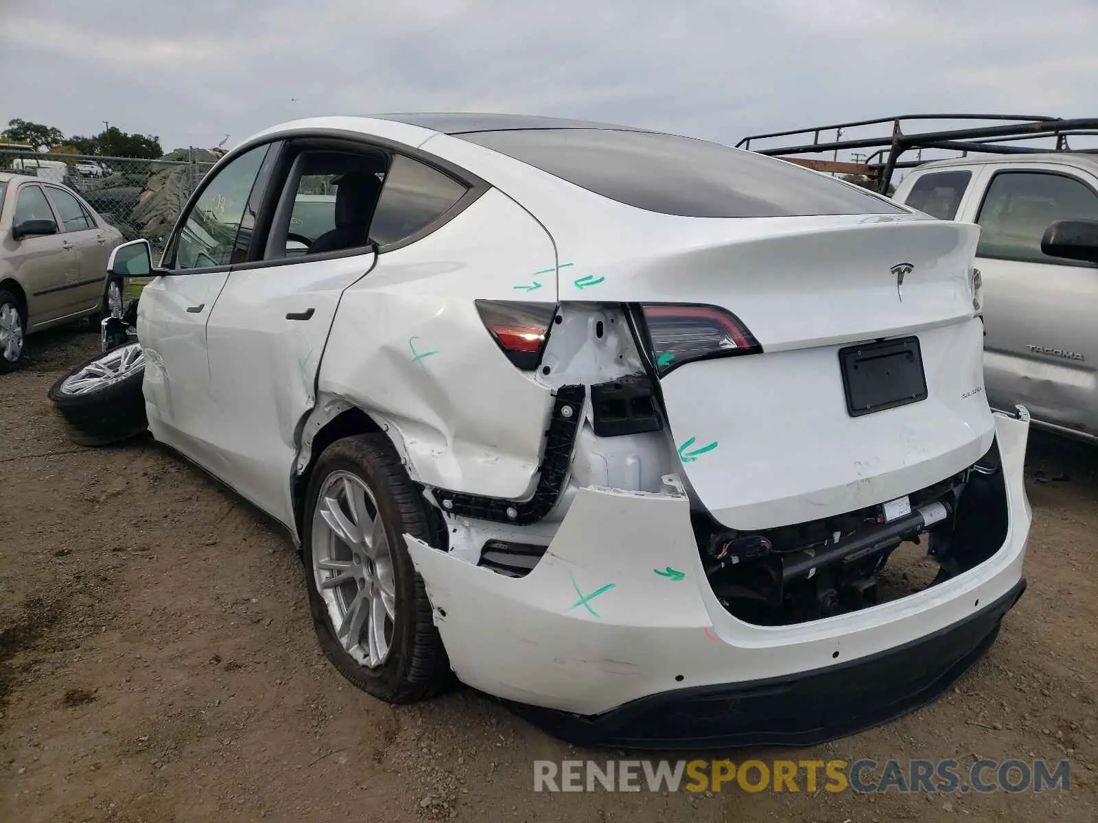 3 fotografías del automóvil dañado 5YJYGDEE4MF094188 TESLA MODEL Y 2021