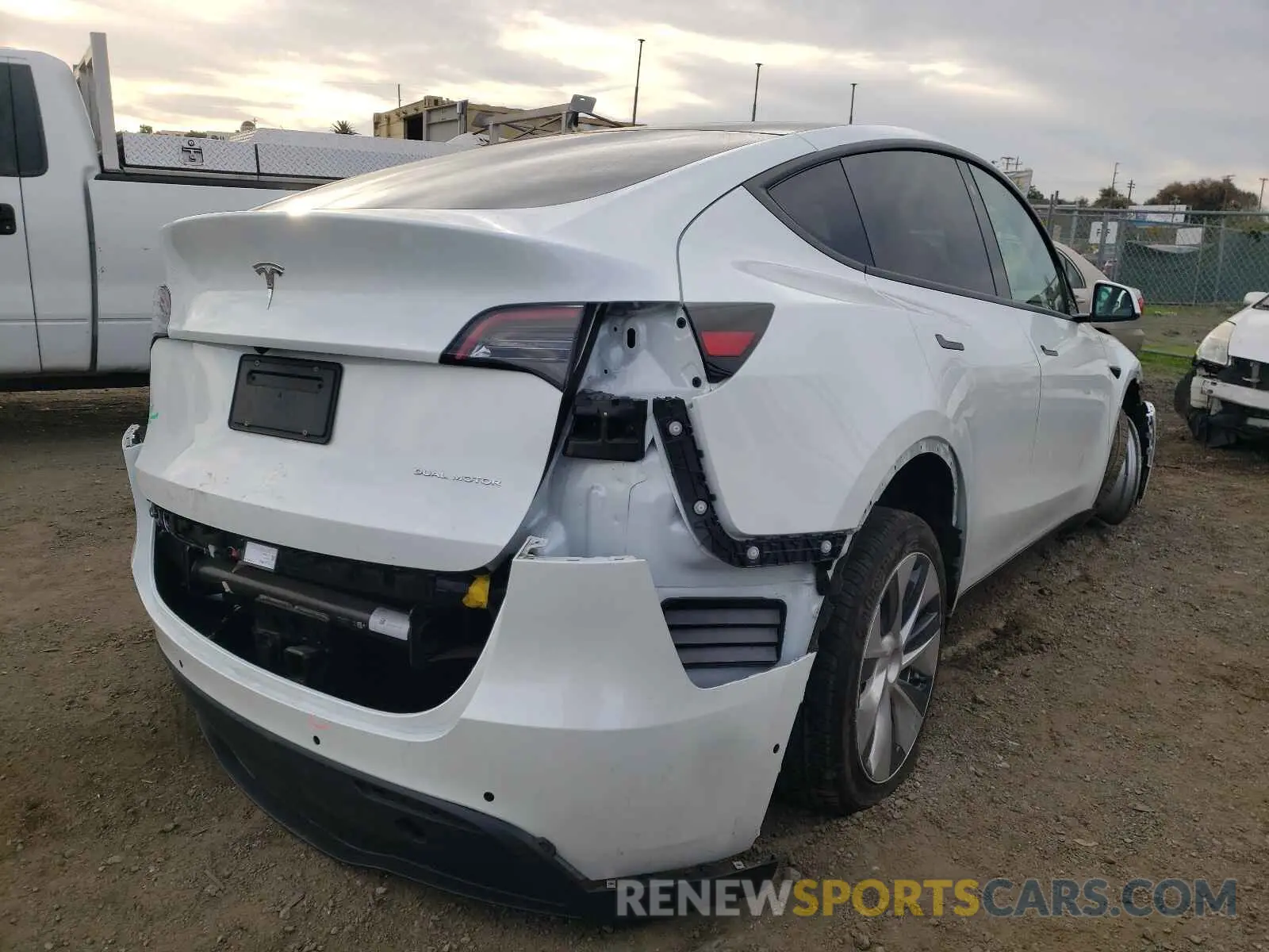 4 fotografías del automóvil dañado 5YJYGDEE4MF094188 TESLA MODEL Y 2021