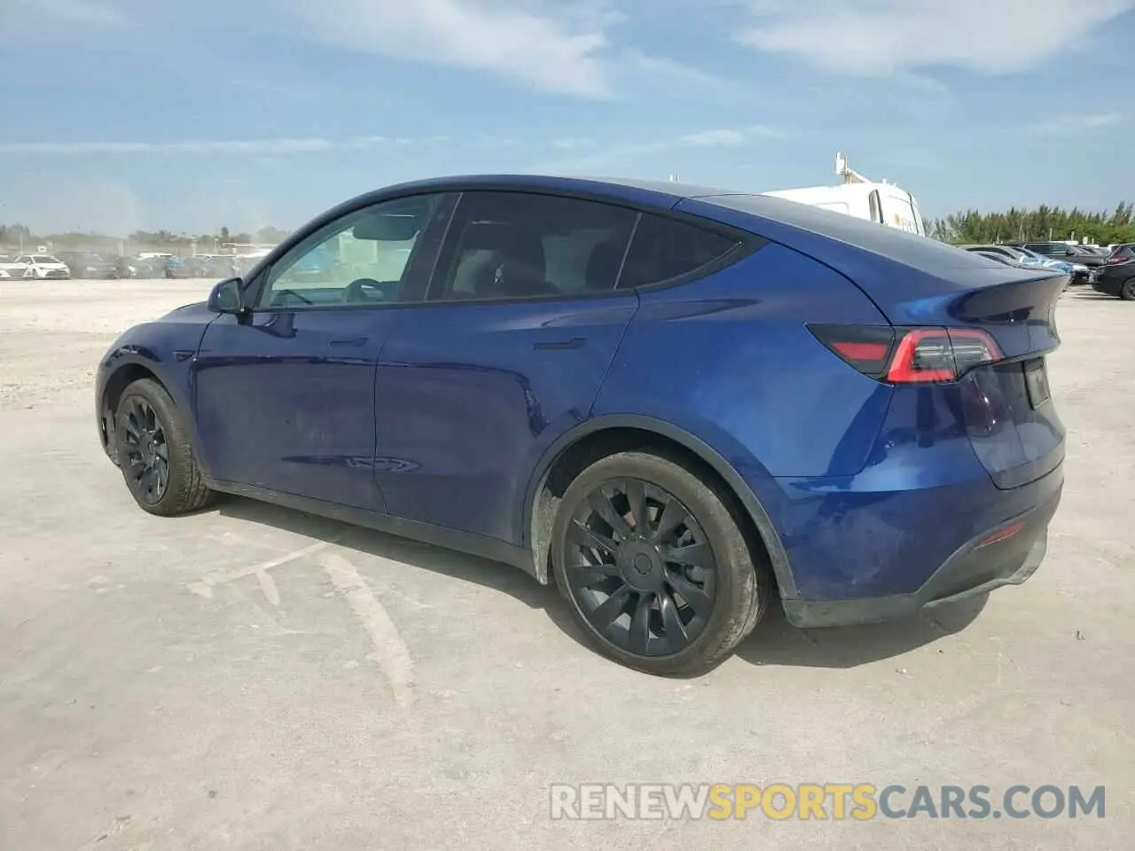 2 fotografías del automóvil dañado 5YJYGDEE4MF102368 TESLA MODEL Y 2021