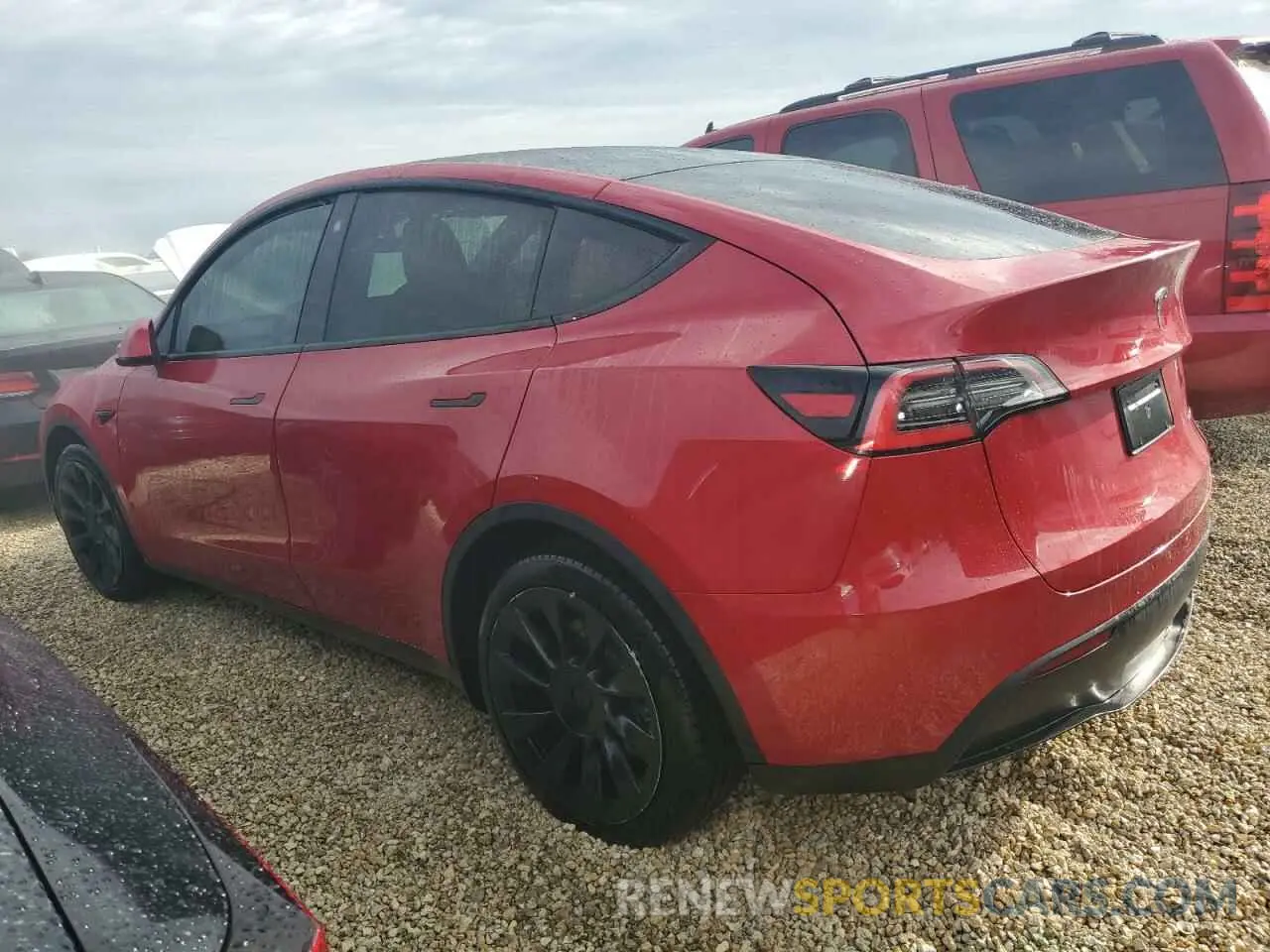 2 fotografías del automóvil dañado 5YJYGDEE4MF111524 TESLA MODEL Y 2021