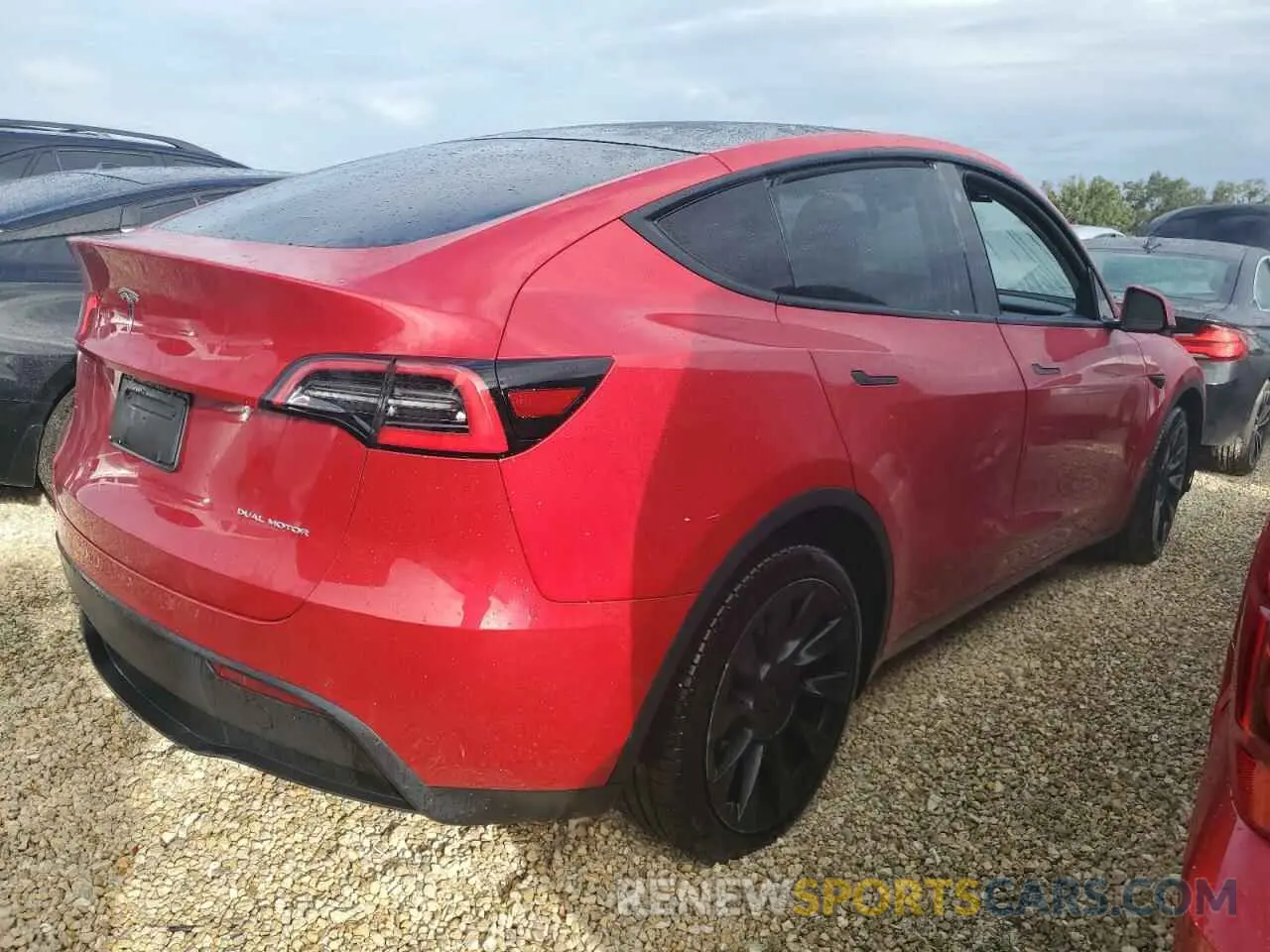 3 fotografías del automóvil dañado 5YJYGDEE4MF111524 TESLA MODEL Y 2021