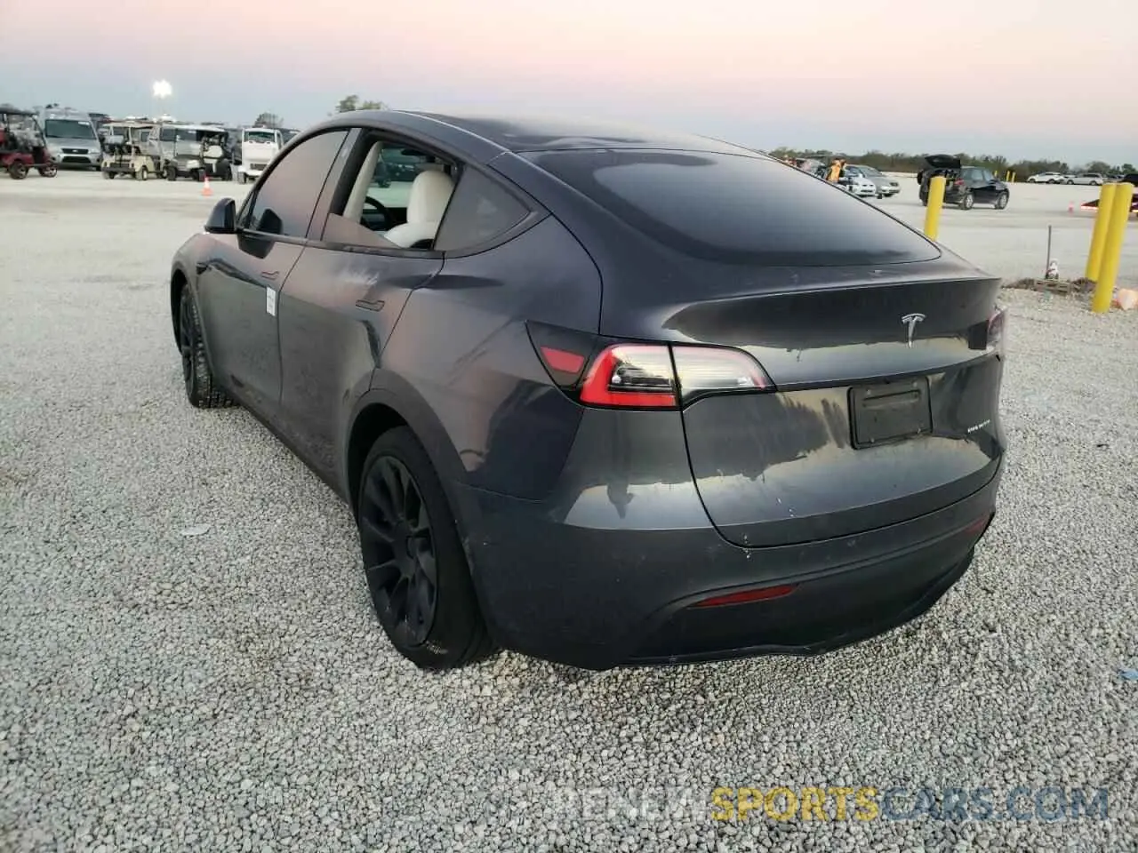 3 fotografías del automóvil dañado 5YJYGDEE4MF187065 TESLA MODEL Y 2021