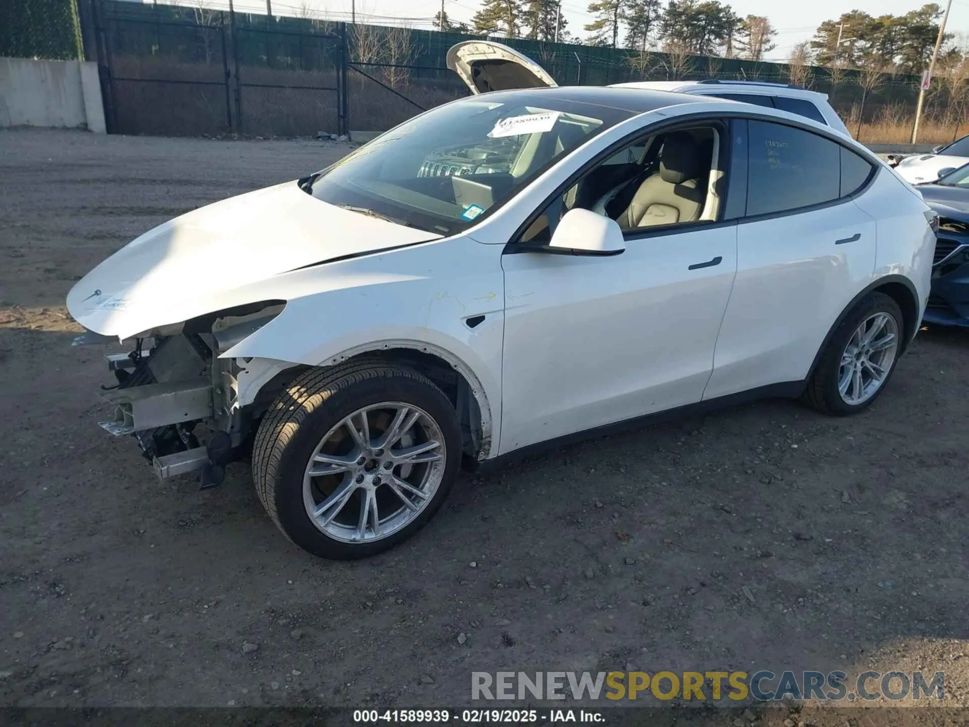 2 fotografías del automóvil dañado 5YJYGDEE4MF200185 TESLA MODEL Y 2021
