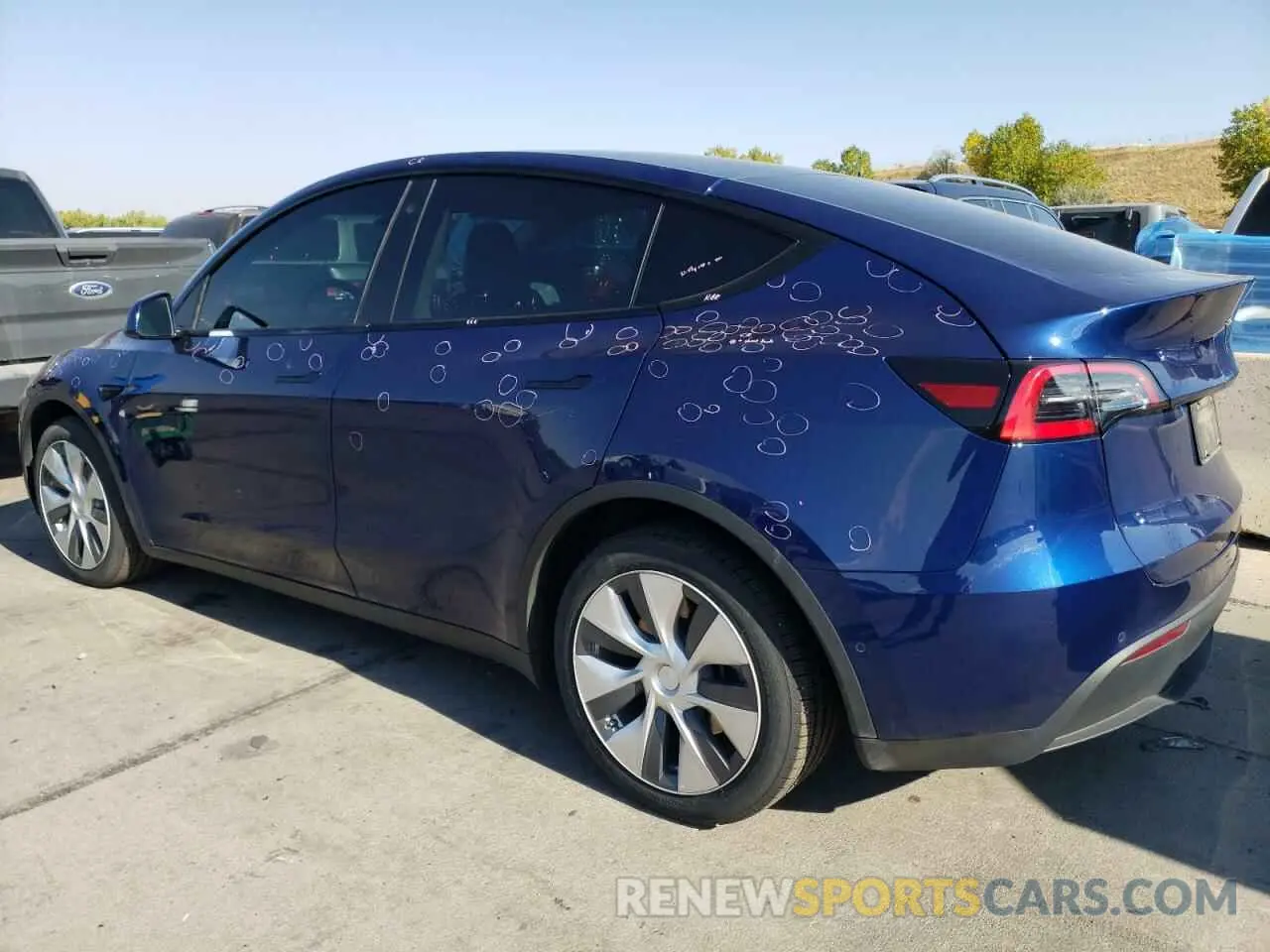 2 fotografías del automóvil dañado 5YJYGDEE5MF083880 TESLA MODEL Y 2021