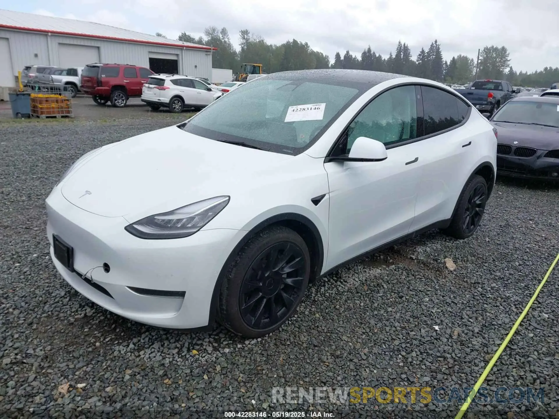 2 fotografías del automóvil dañado 5YJYGDEE5MF095771 TESLA MODEL Y 2021