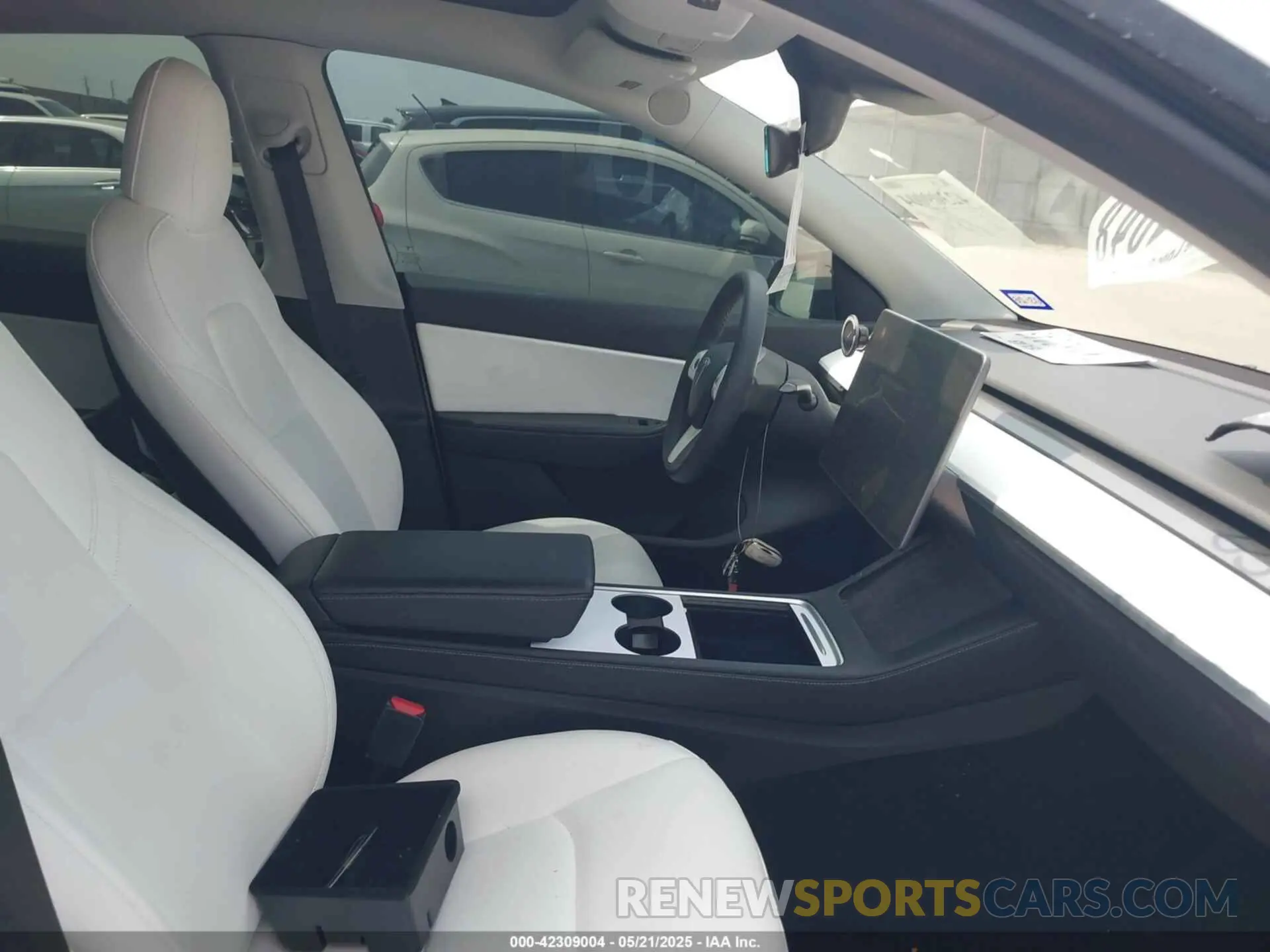 5 fotografías del automóvil dañado 5YJYGDEE5MF124010 TESLA MODEL Y 2021