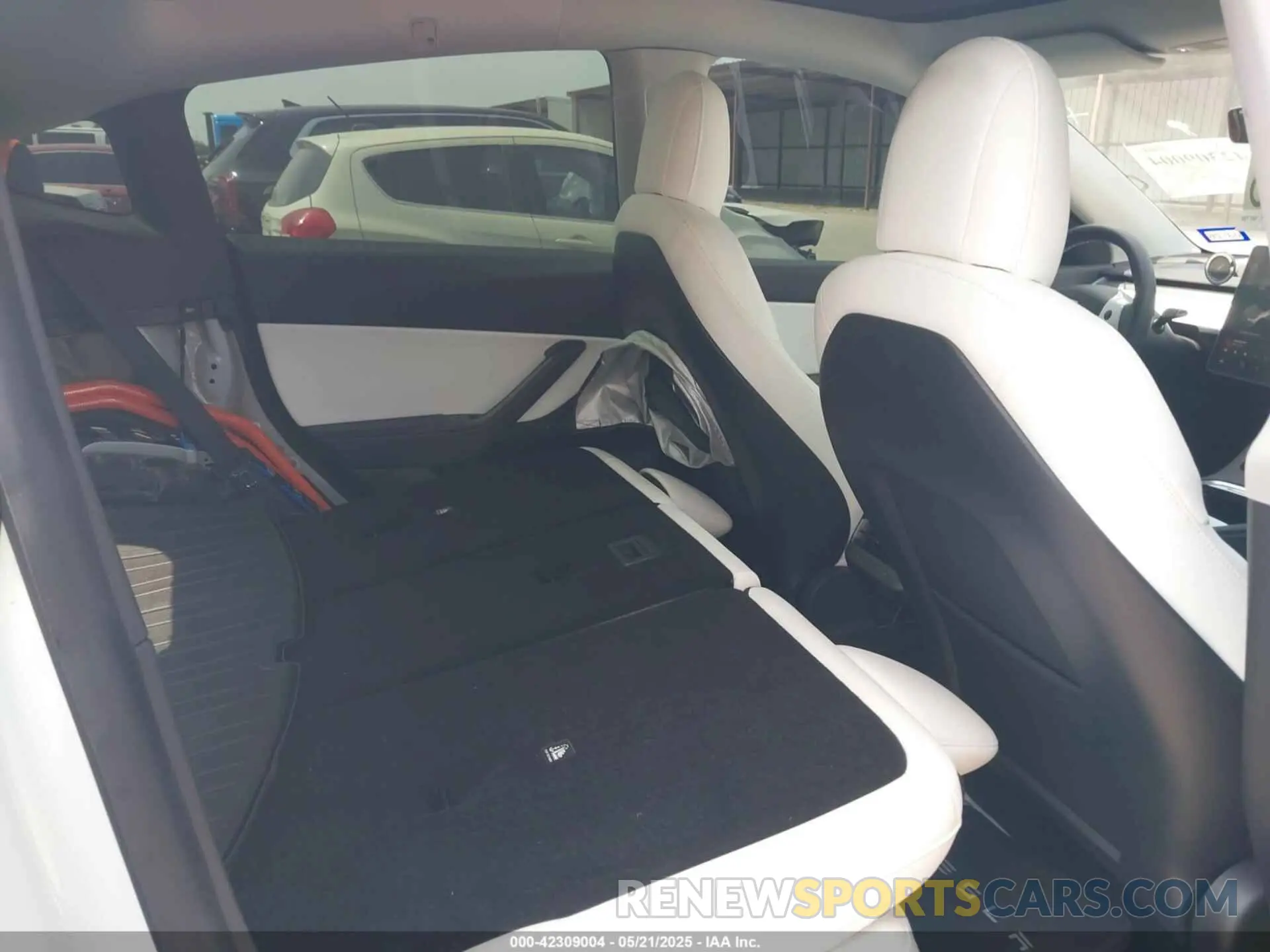 8 fotografías del automóvil dañado 5YJYGDEE5MF124010 TESLA MODEL Y 2021