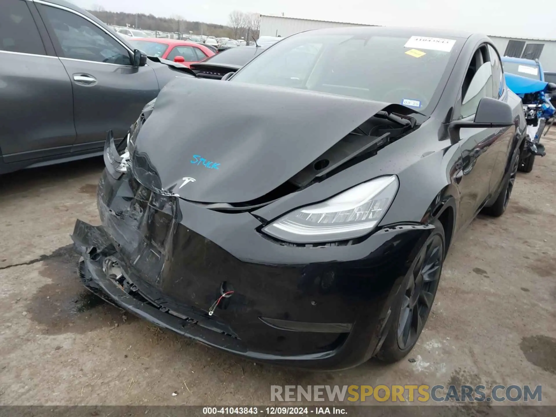 2 fotografías del automóvil dañado 5YJYGDEE5MF137825 TESLA MODEL Y 2021