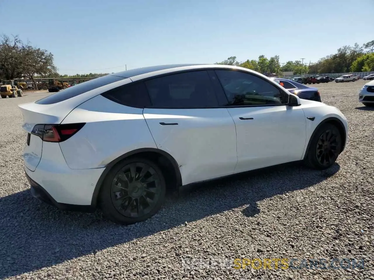 3 fotografías del automóvil dañado 5YJYGDEE5MF141440 TESLA MODEL Y 2021