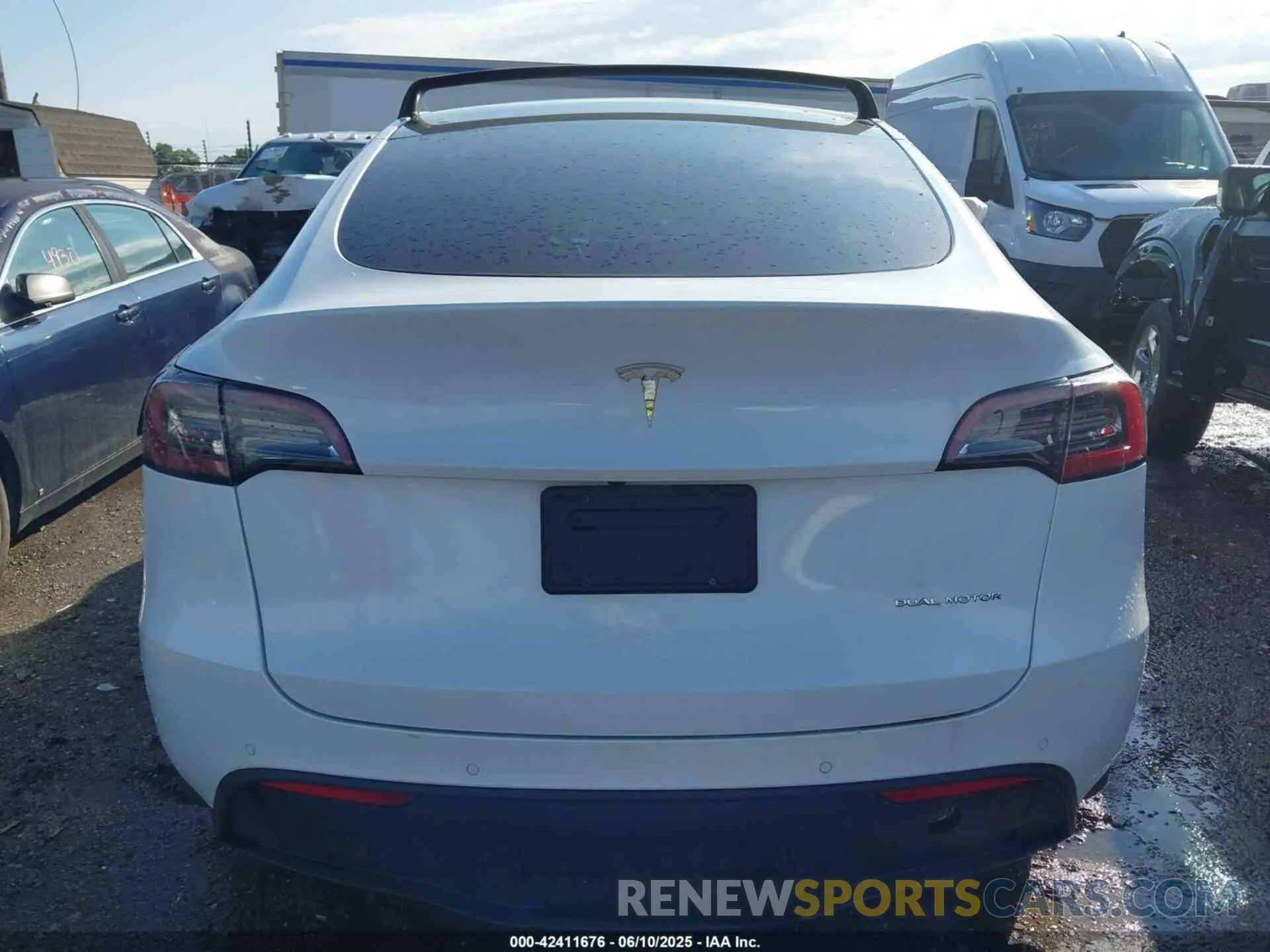 16 fotografías del automóvil dañado 5YJYGDEE5MF184000 TESLA MODEL Y 2021