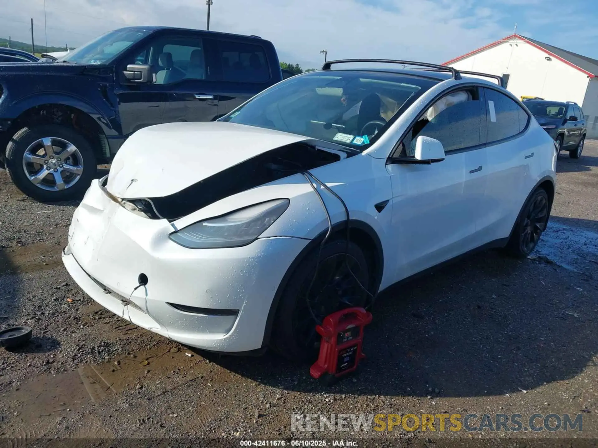 2 fotografías del automóvil dañado 5YJYGDEE5MF184000 TESLA MODEL Y 2021