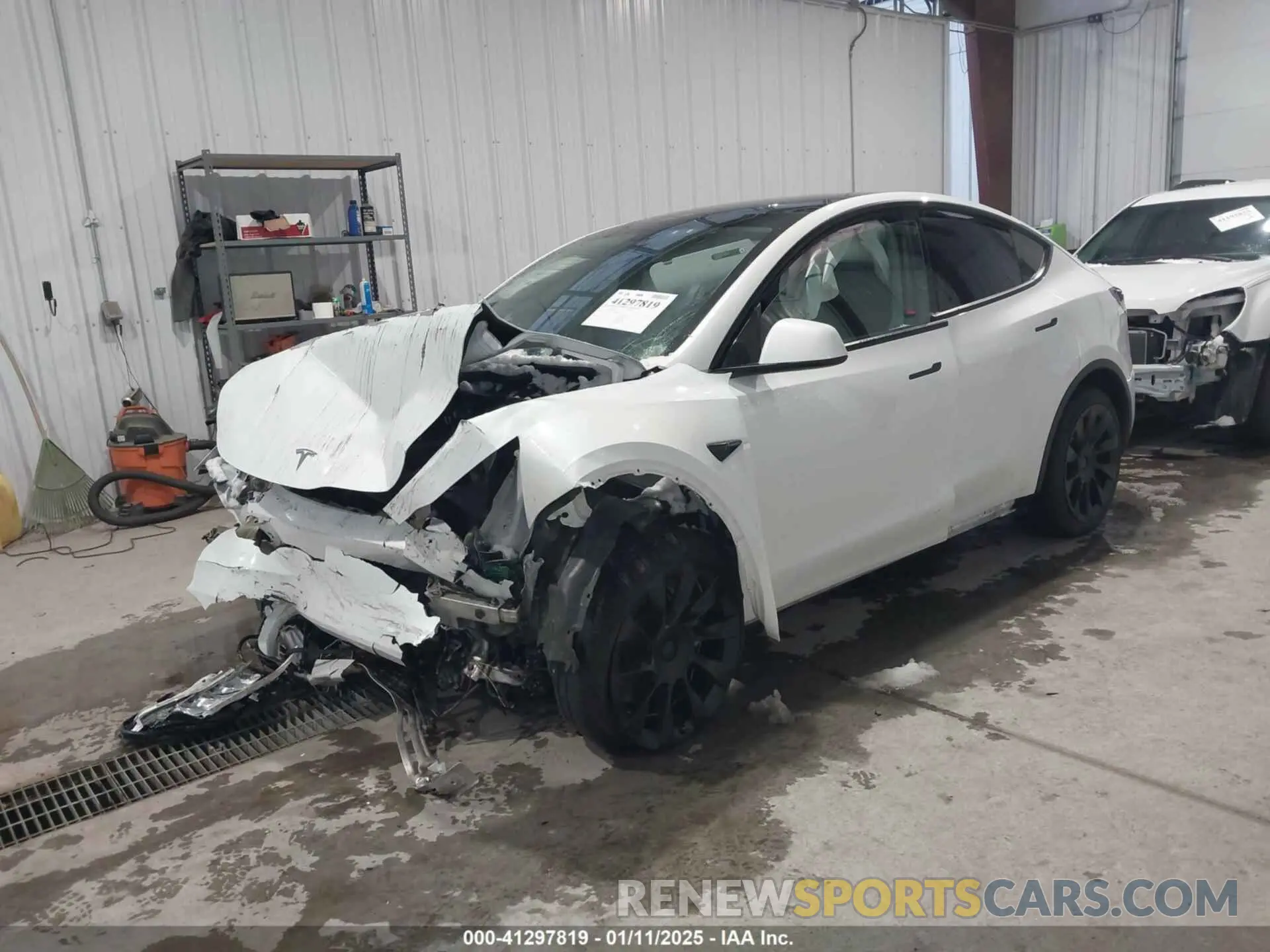 2 fotografías del automóvil dañado 5YJYGDEE5MF266034 TESLA MODEL Y 2021