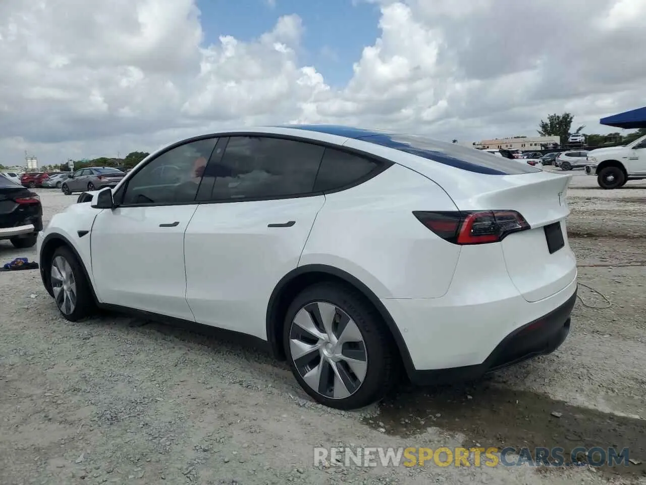 2 fotografías del automóvil dañado 5YJYGDEE6MF085606 TESLA MODEL Y 2021