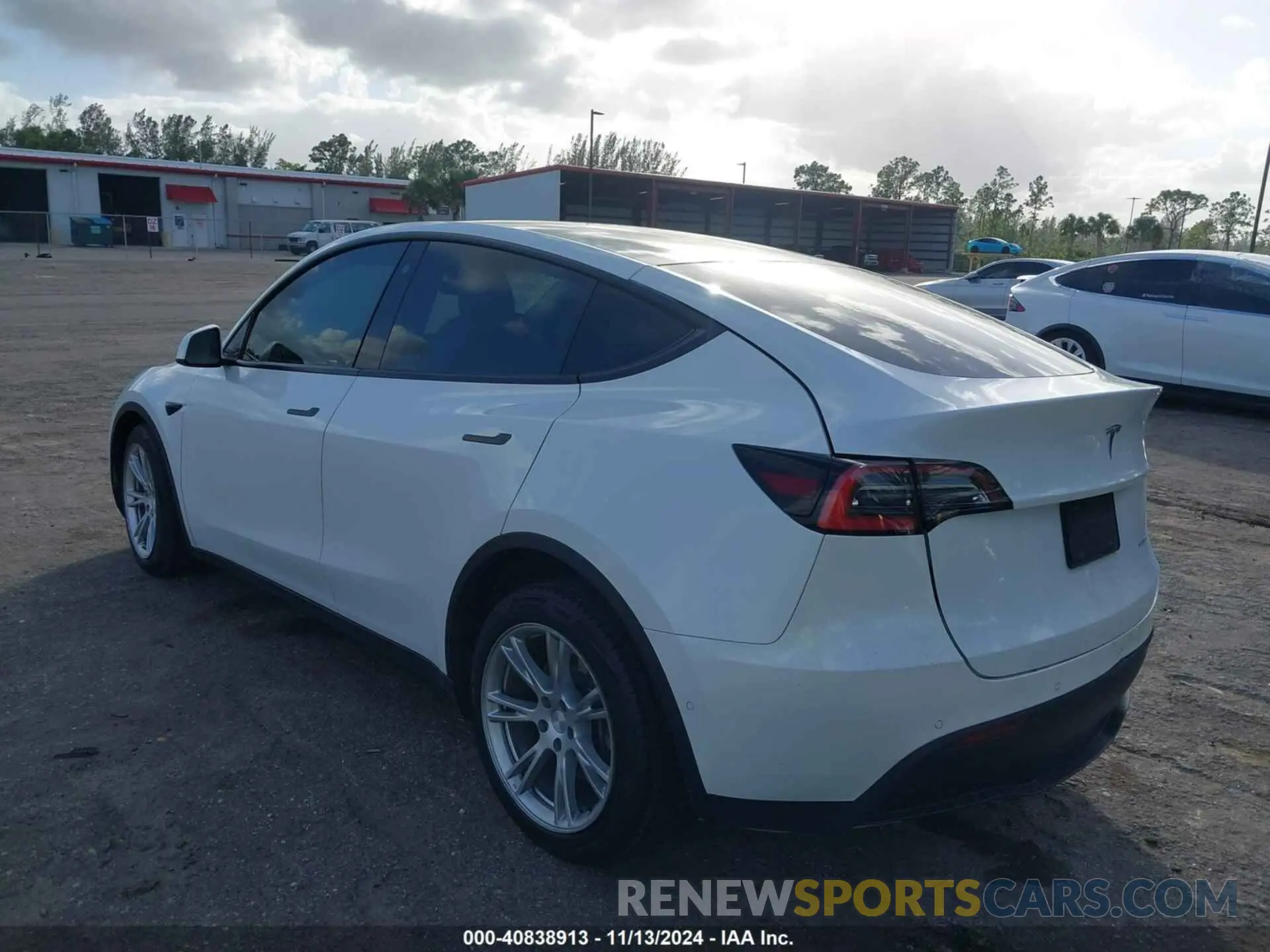 3 fotografías del automóvil dañado 5YJYGDEE6MF102873 TESLA MODEL Y 2021