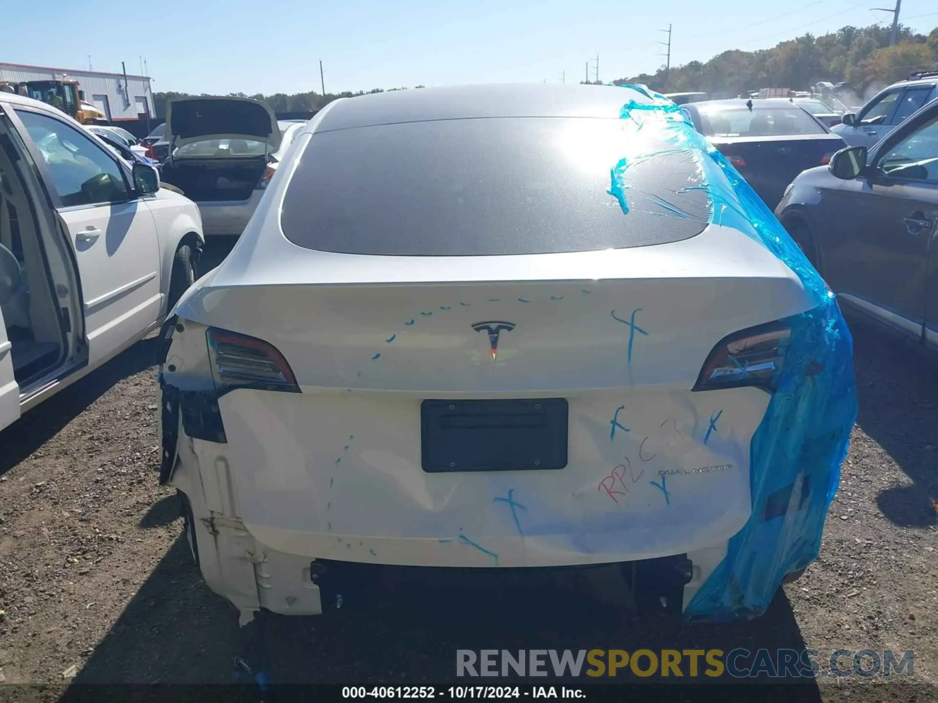 15 fotografías del automóvil dañado 5YJYGDEE6MF118121 TESLA MODEL Y 2021