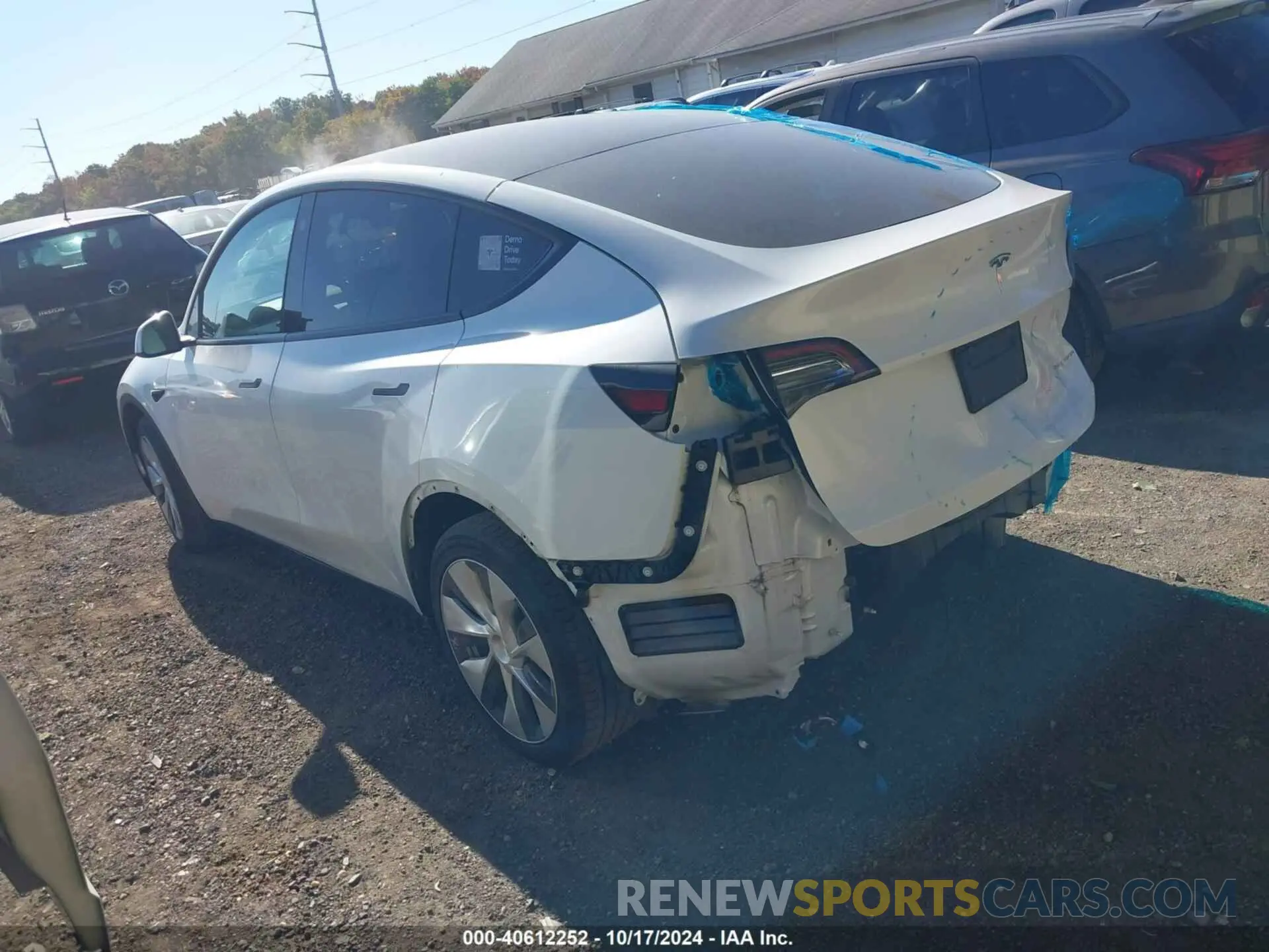 3 fotografías del automóvil dañado 5YJYGDEE6MF118121 TESLA MODEL Y 2021