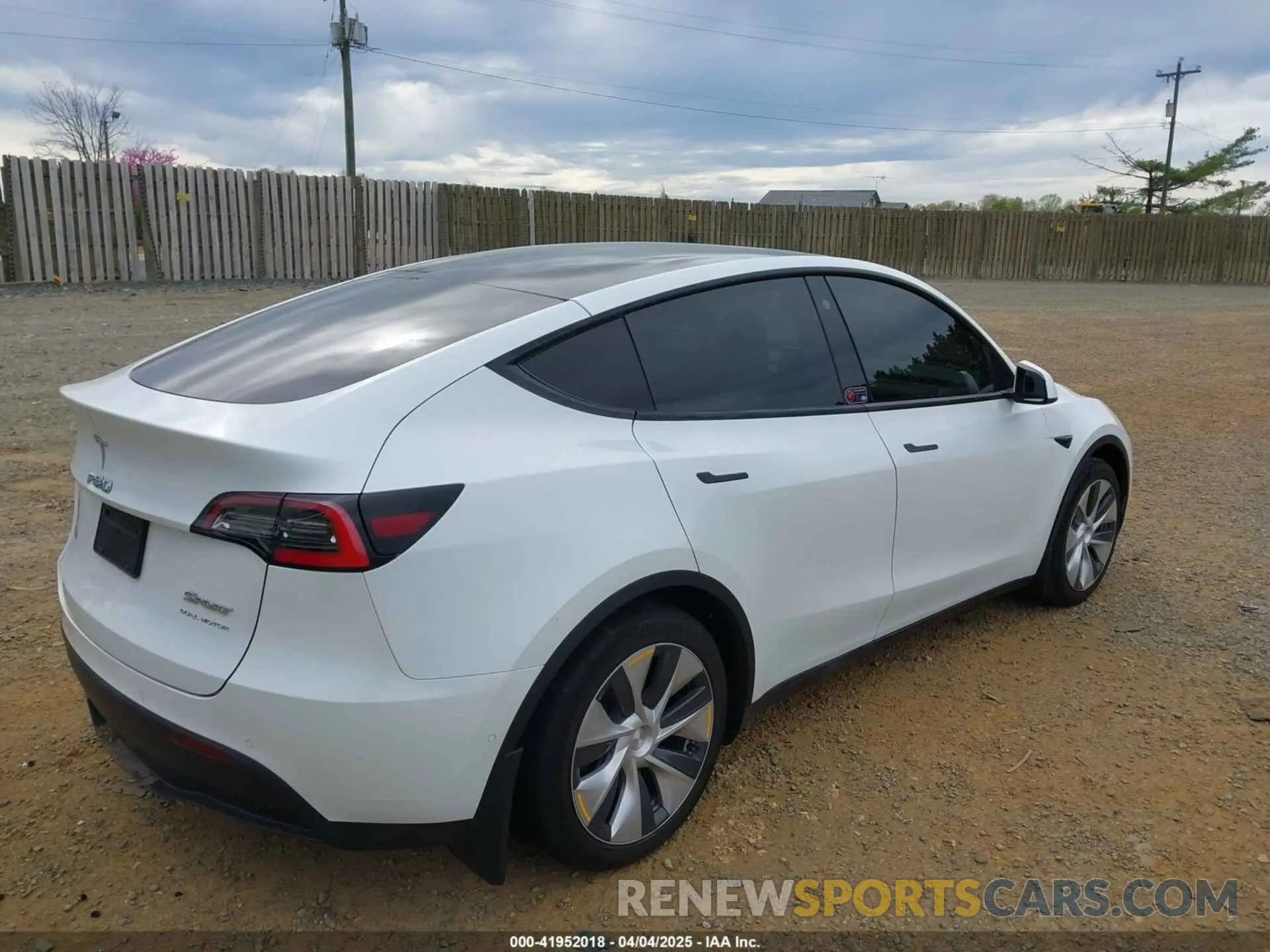 4 fotografías del automóvil dañado 5YJYGDEE6MF122363 TESLA MODEL Y 2021