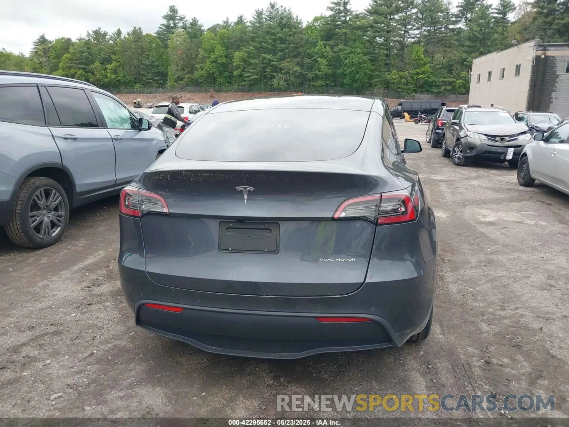 16 fotografías del automóvil dañado 5YJYGDEE6MF146341 TESLA MODEL Y 2021