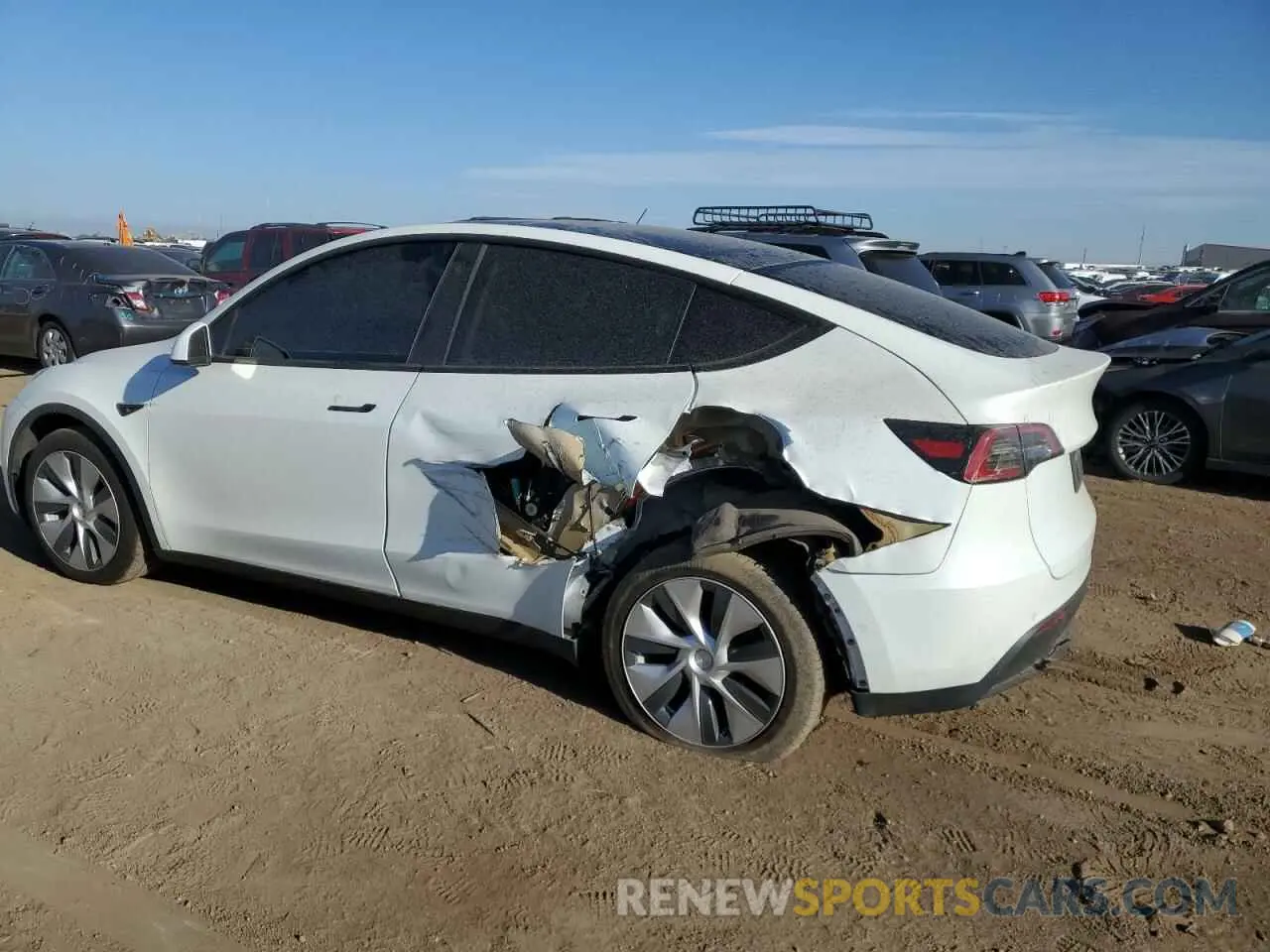 2 fotografías del automóvil dañado 5YJYGDEE6MF158652 TESLA MODEL Y 2021
