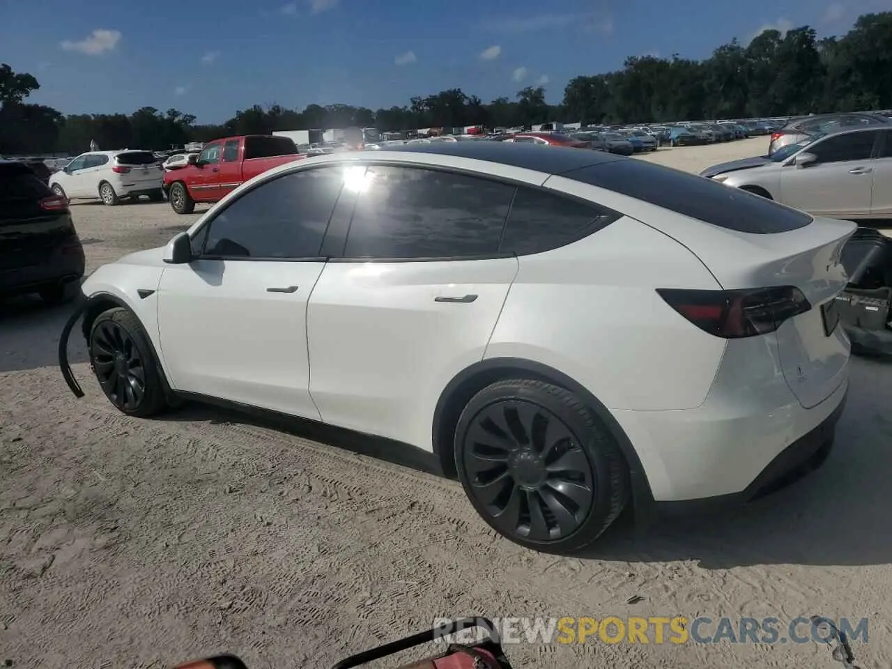 2 fotografías del automóvil dañado 5YJYGDEE6MF176357 TESLA MODEL Y 2021