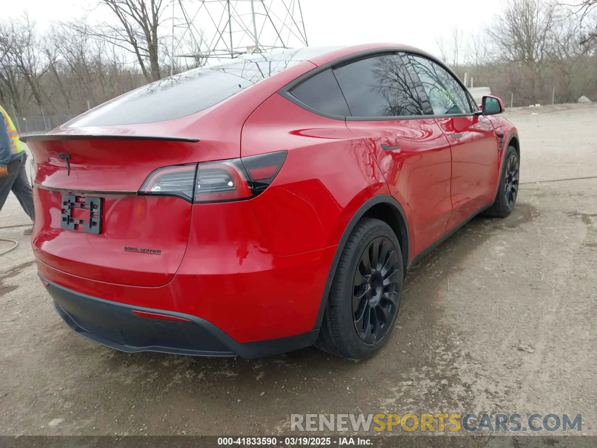 4 fotografías del automóvil dañado 5YJYGDEE6MF182238 TESLA MODEL Y 2021