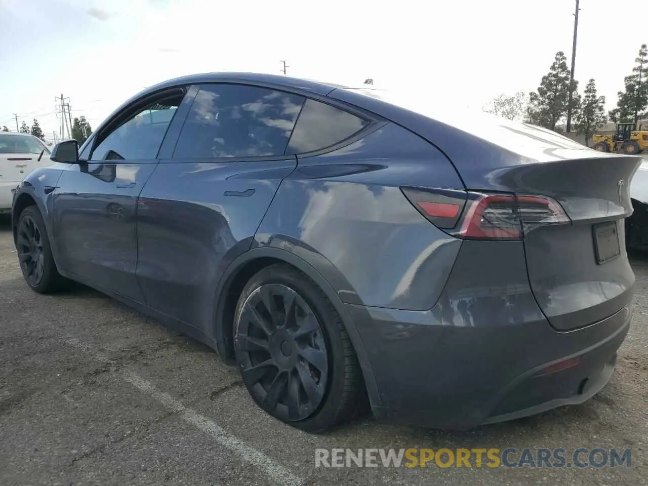 2 fotografías del automóvil dañado 5YJYGDEE6MF200883 TESLA MODEL Y 2021