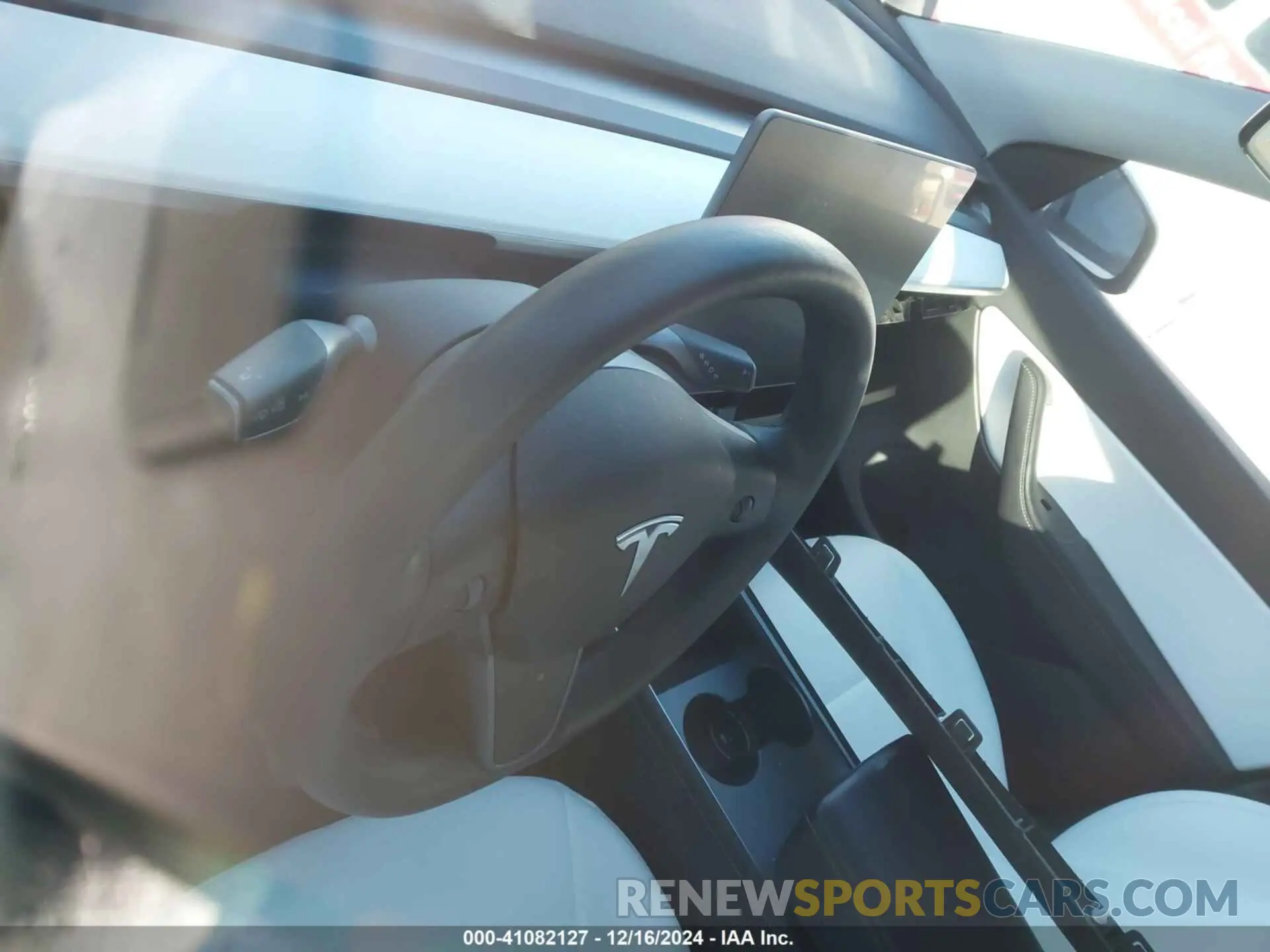 17 fotografías del automóvil dañado 5YJYGDEE6MF252806 TESLA MODEL Y 2021
