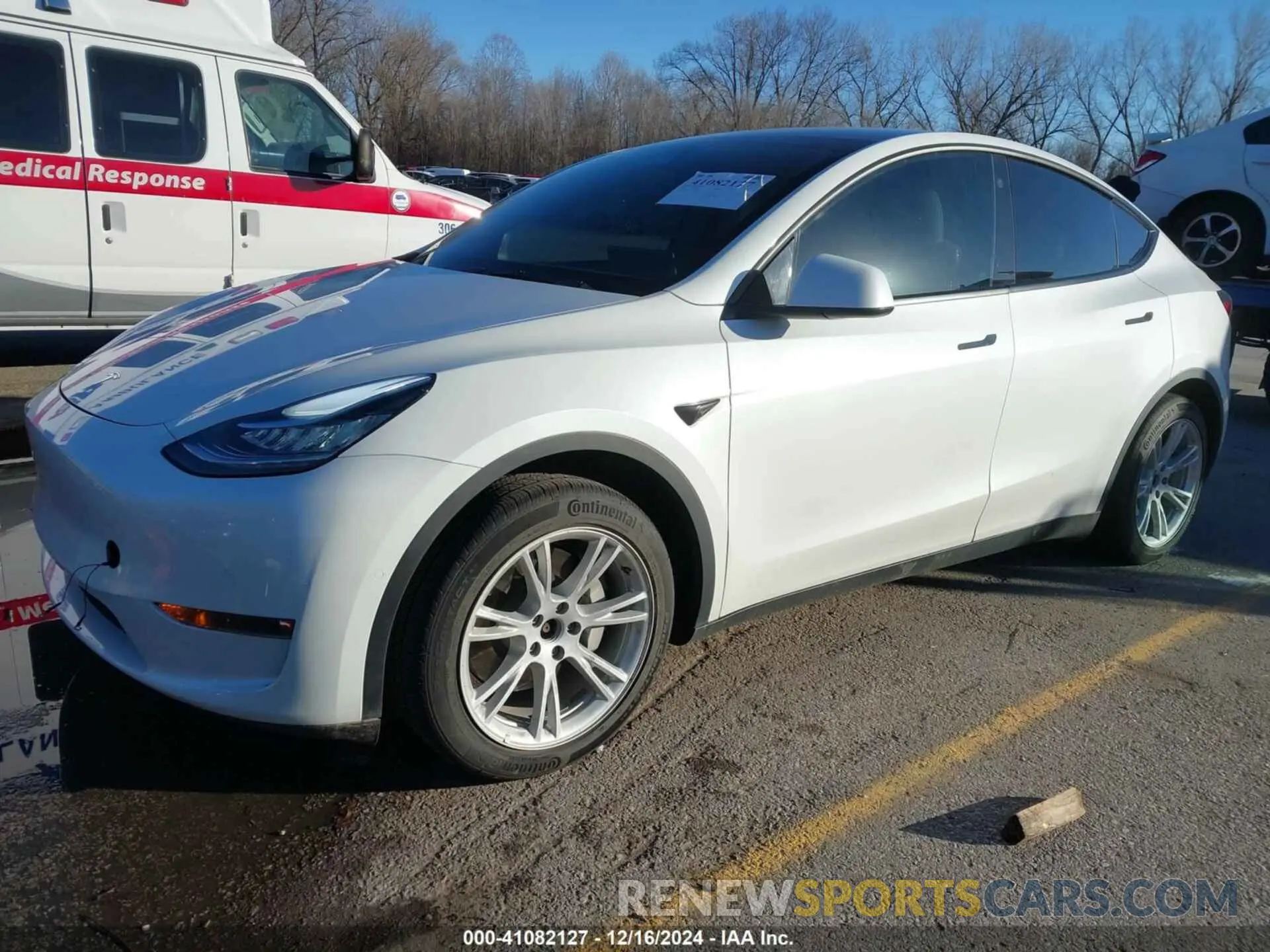 2 fotografías del automóvil dañado 5YJYGDEE6MF252806 TESLA MODEL Y 2021