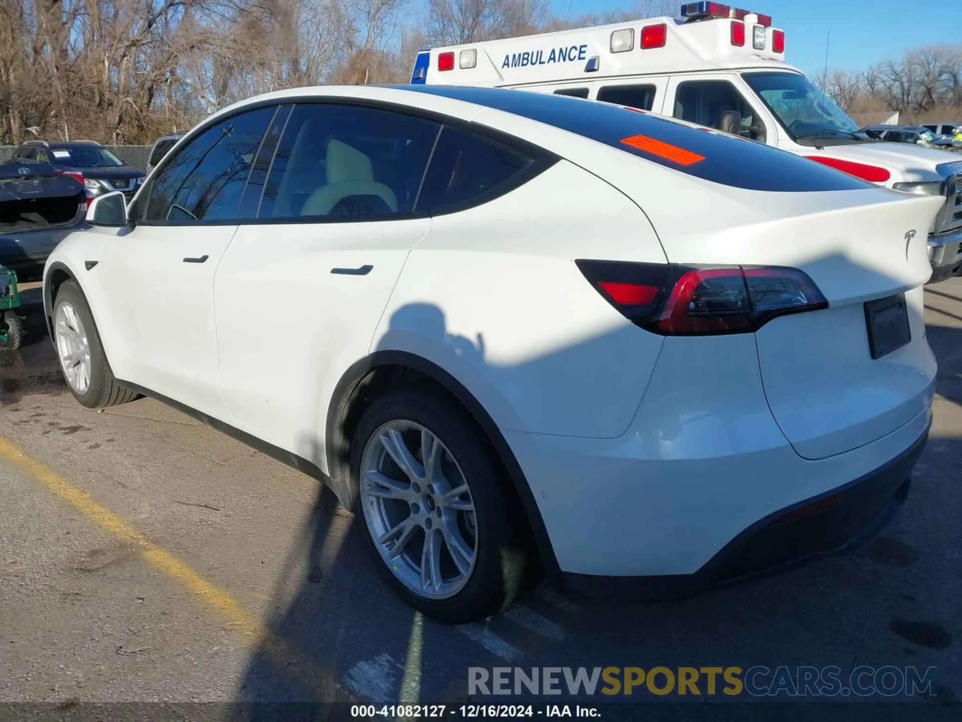 3 fotografías del automóvil dañado 5YJYGDEE6MF252806 TESLA MODEL Y 2021