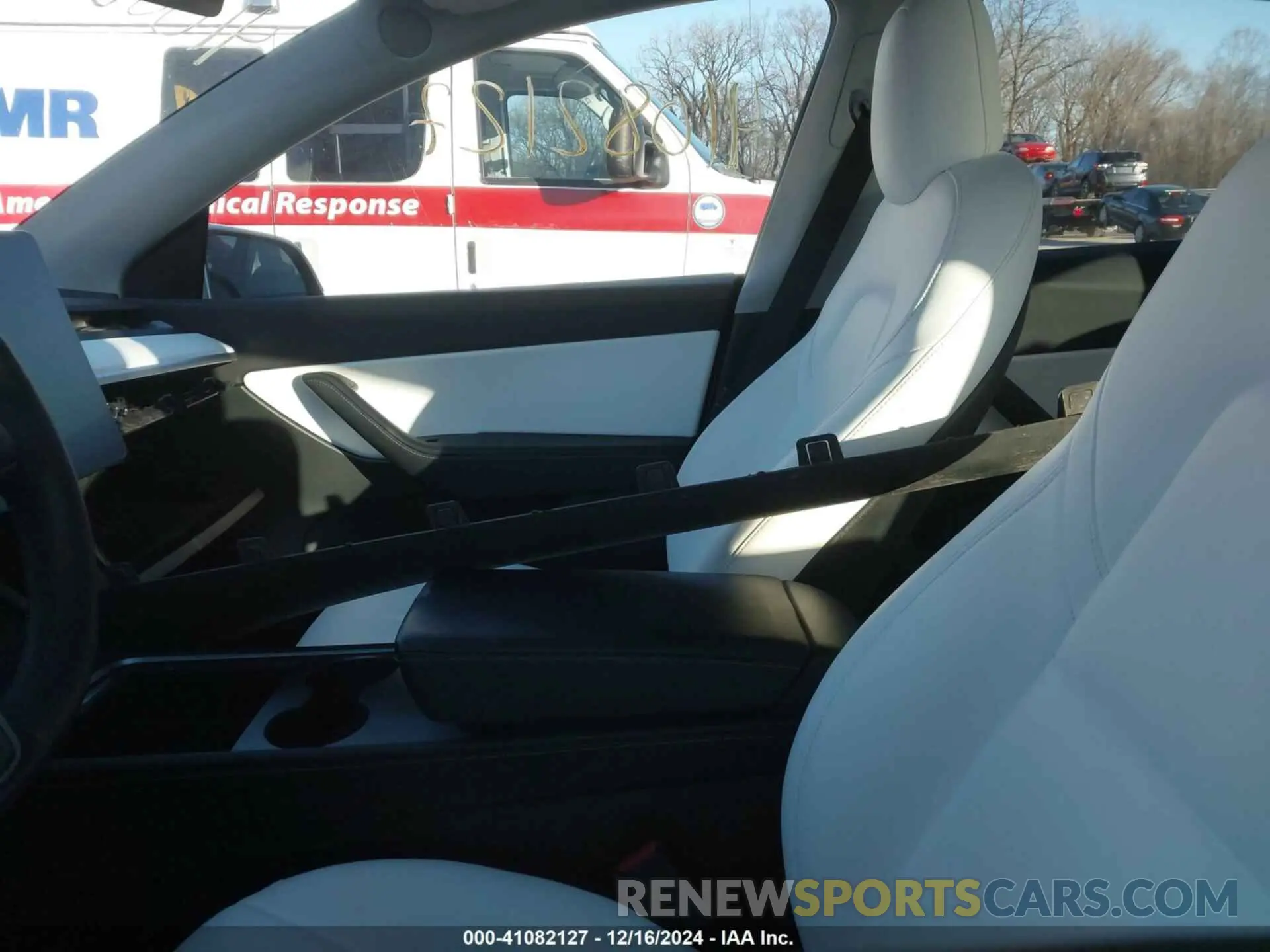5 fotografías del automóvil dañado 5YJYGDEE6MF252806 TESLA MODEL Y 2021
