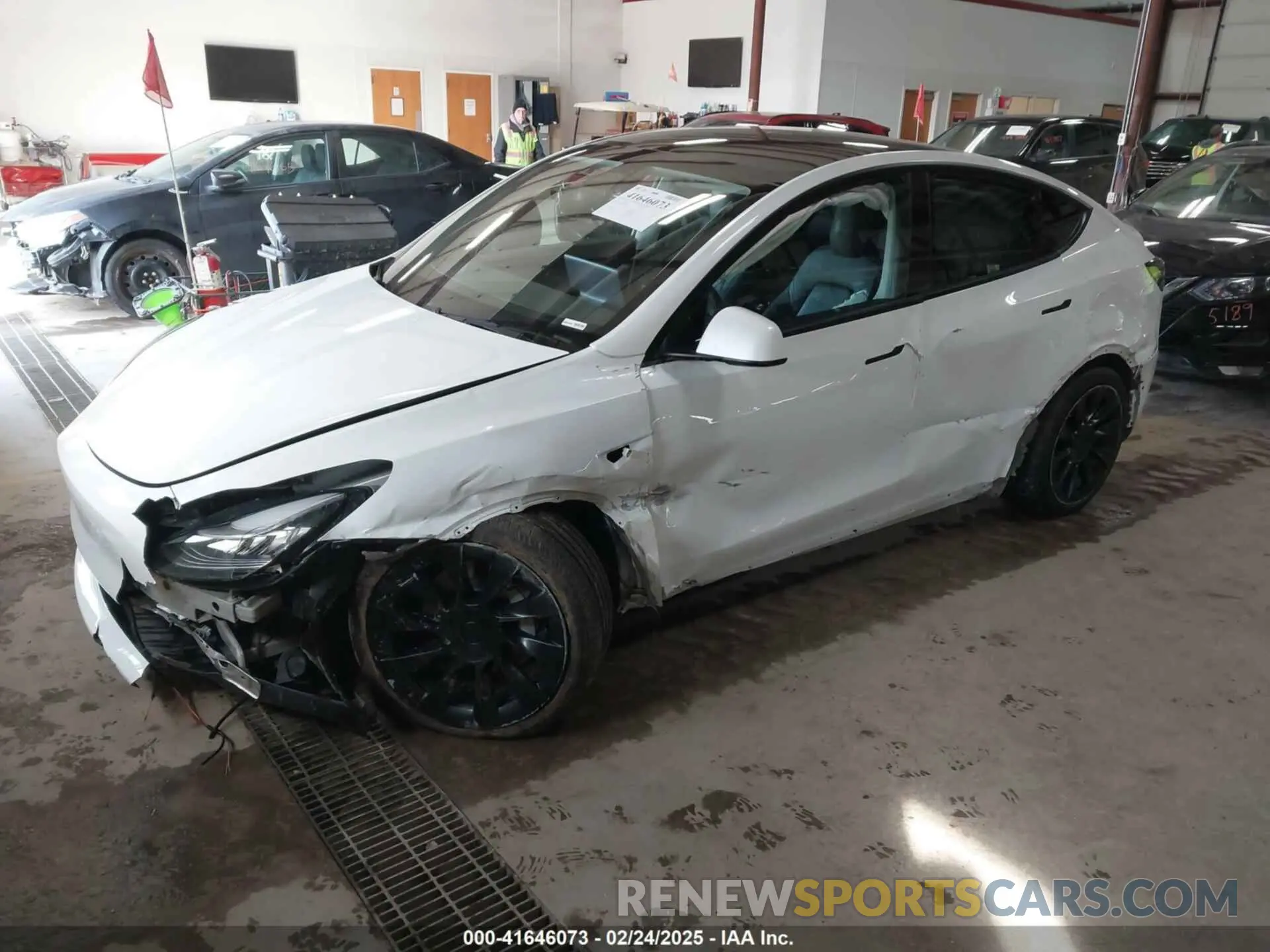 2 fotografías del automóvil dañado 5YJYGDEE7MF074713 TESLA MODEL Y 2021