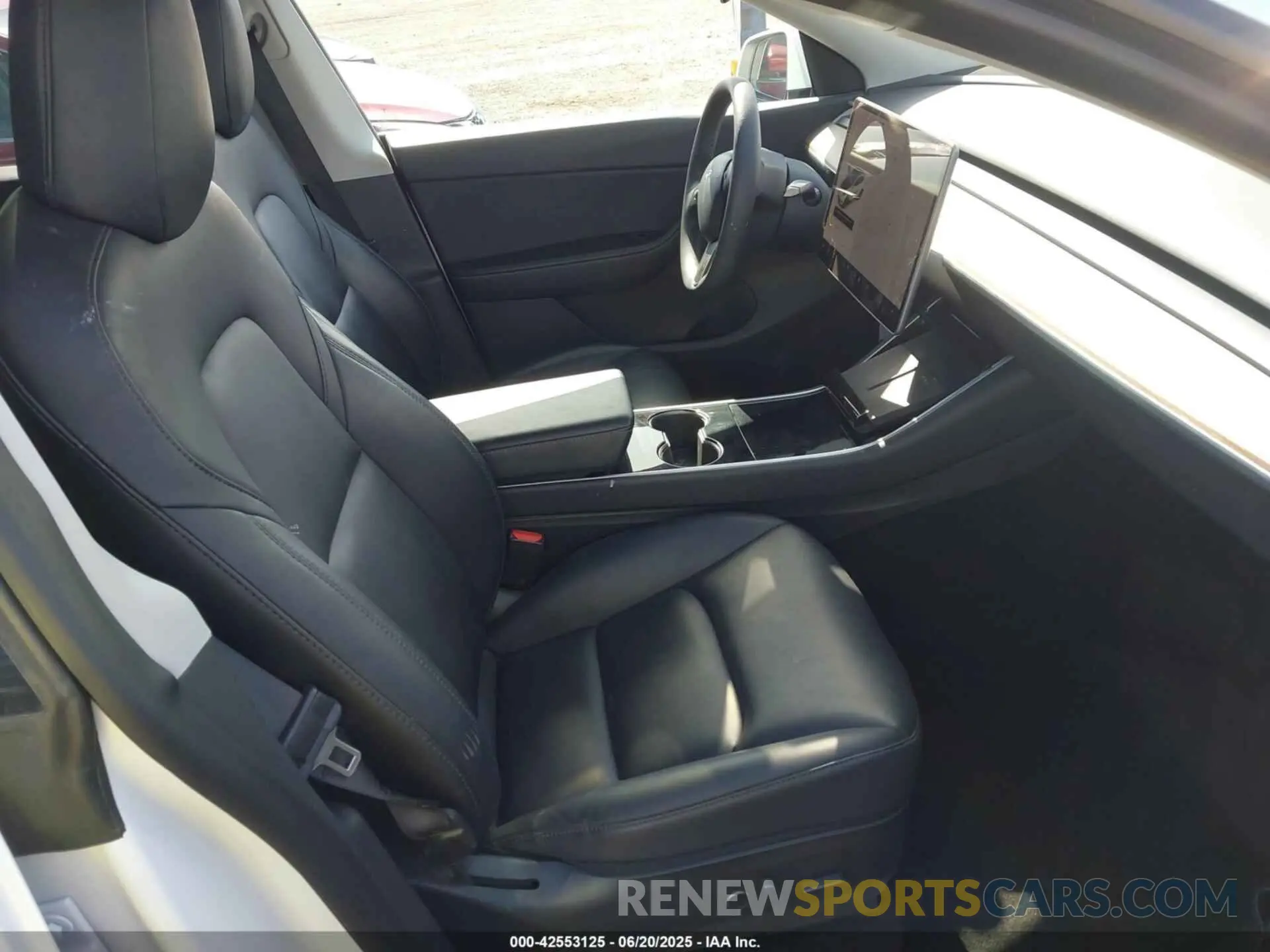 5 fotografías del automóvil dañado 5YJYGDEE7MF085758 TESLA MODEL Y 2021