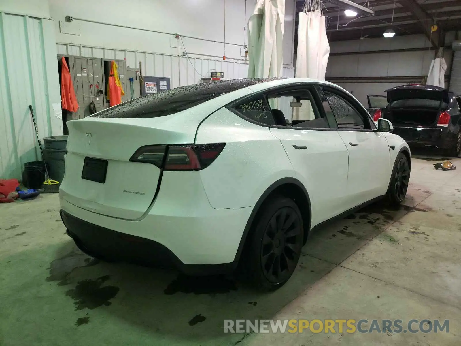 4 fotografías del automóvil dañado 5YJYGDEE7MF123800 TESLA MODEL Y 2021