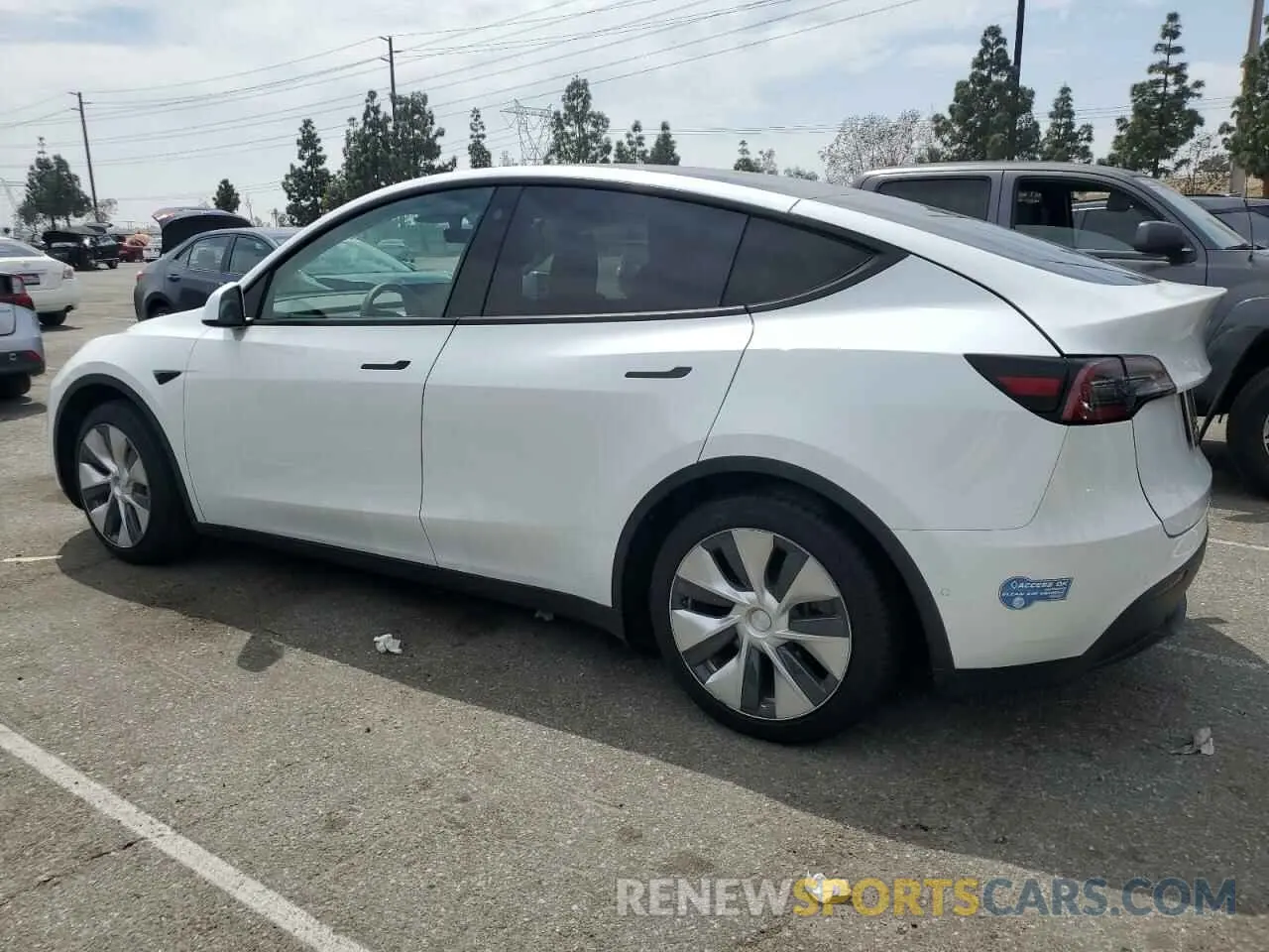 2 fotografías del automóvil dañado 5YJYGDEE7MF229986 TESLA MODEL Y 2021