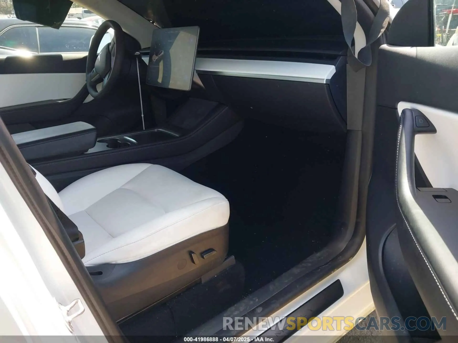 5 fotografías del automóvil dañado 5YJYGDEE7MF279223 TESLA MODEL Y 2021