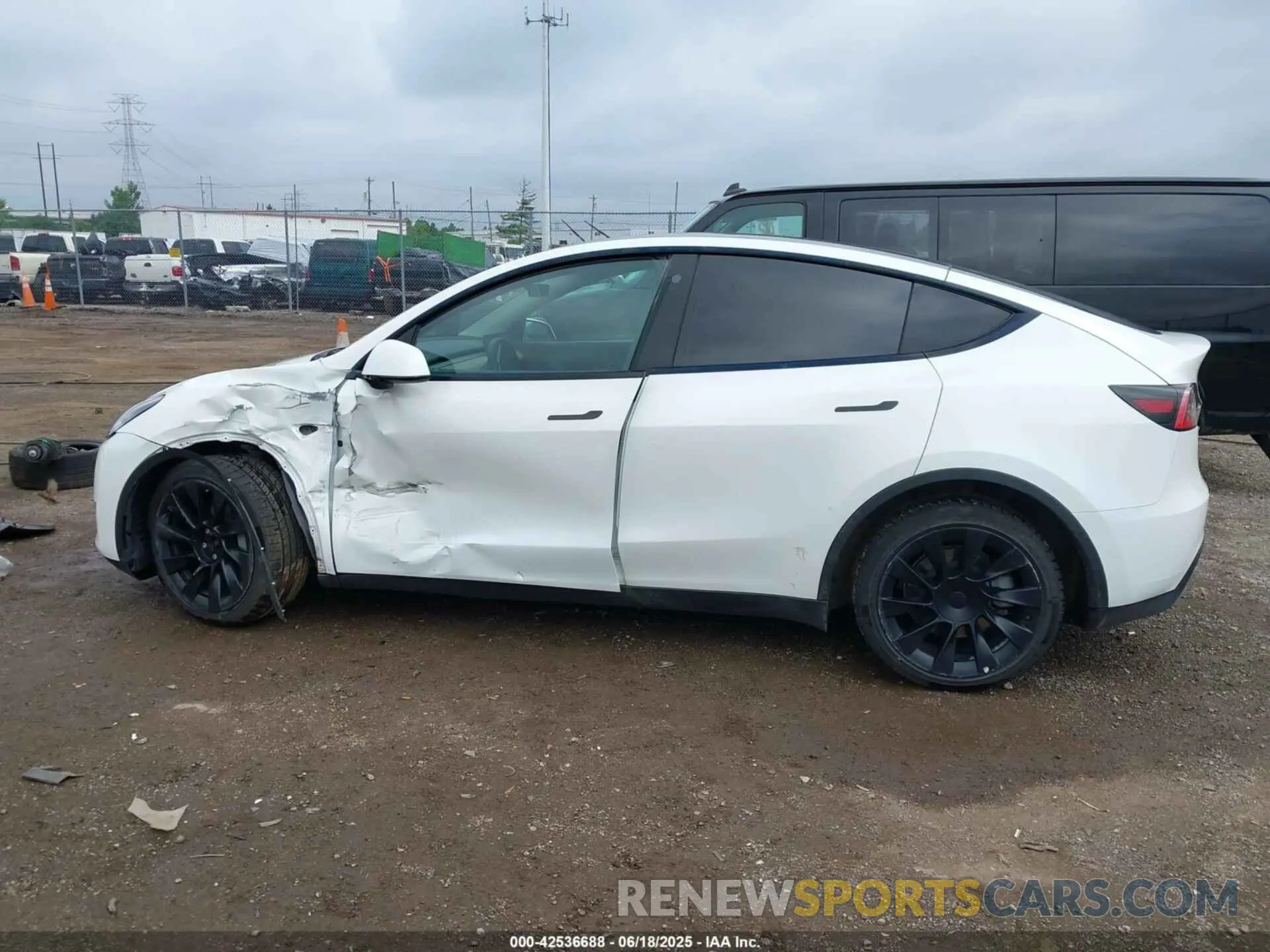13 fotografías del automóvil dañado 5YJYGDEE8MF068886 TESLA MODEL Y 2021
