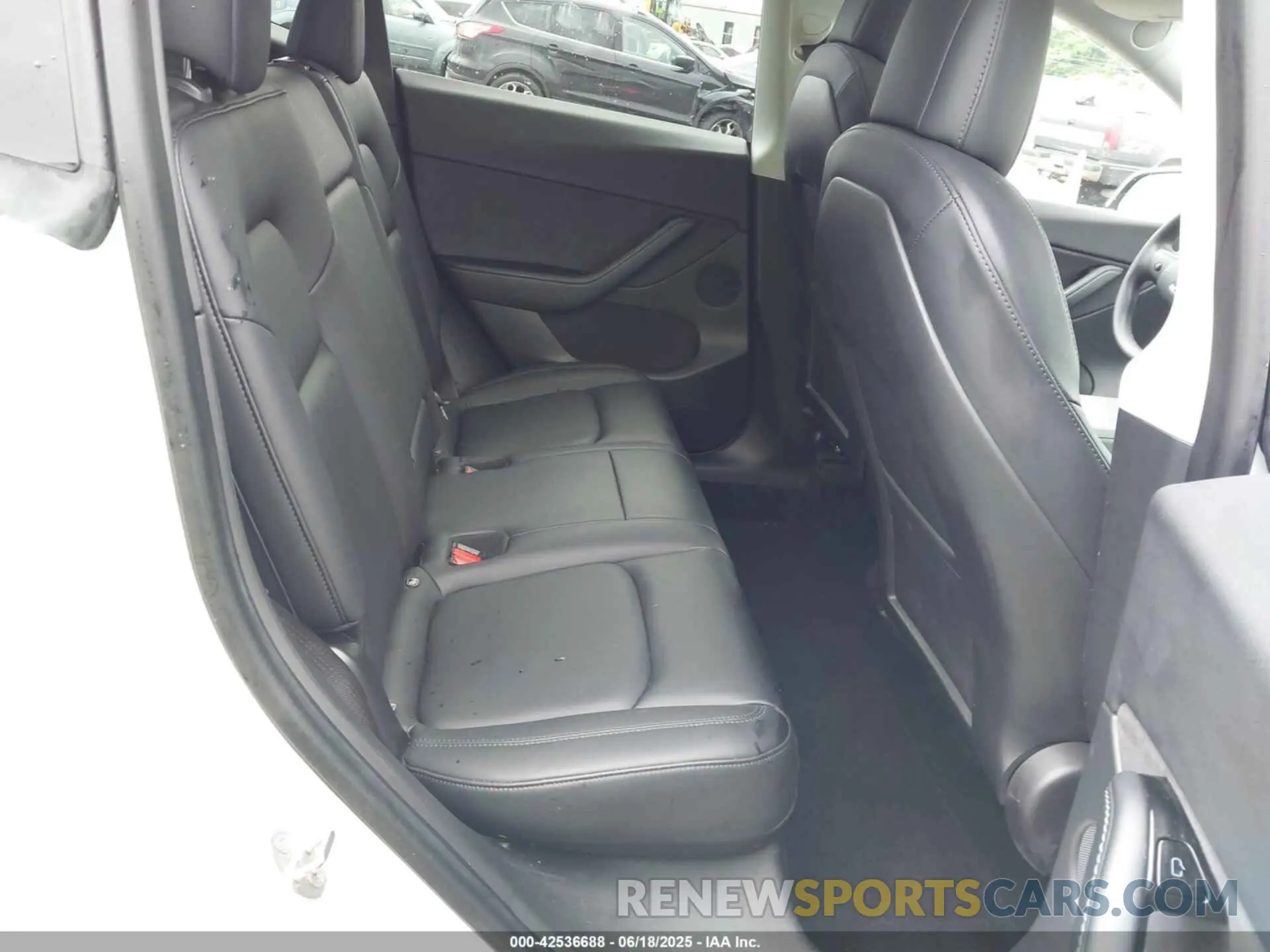 8 fotografías del automóvil dañado 5YJYGDEE8MF068886 TESLA MODEL Y 2021