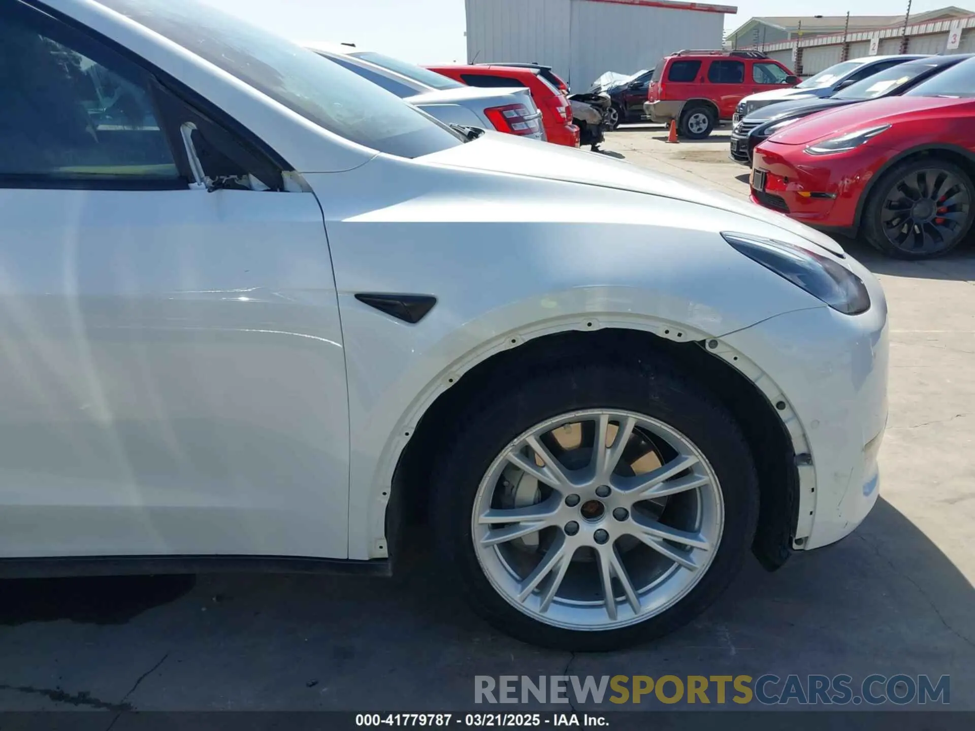 10 fotografías del automóvil dañado 5YJYGDEE8MF069679 TESLA MODEL Y 2021